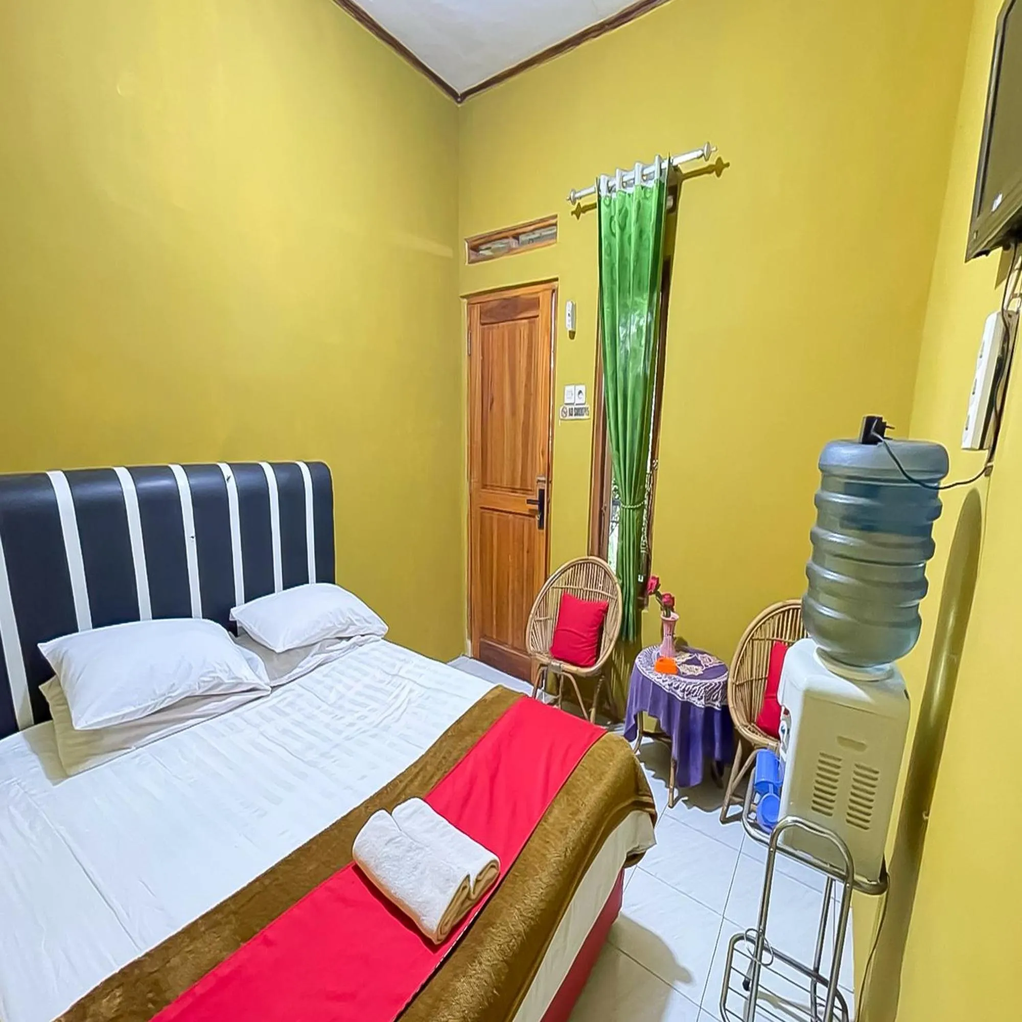 Bedroom, Bed in Pondok Yanti Sarii RedPartner