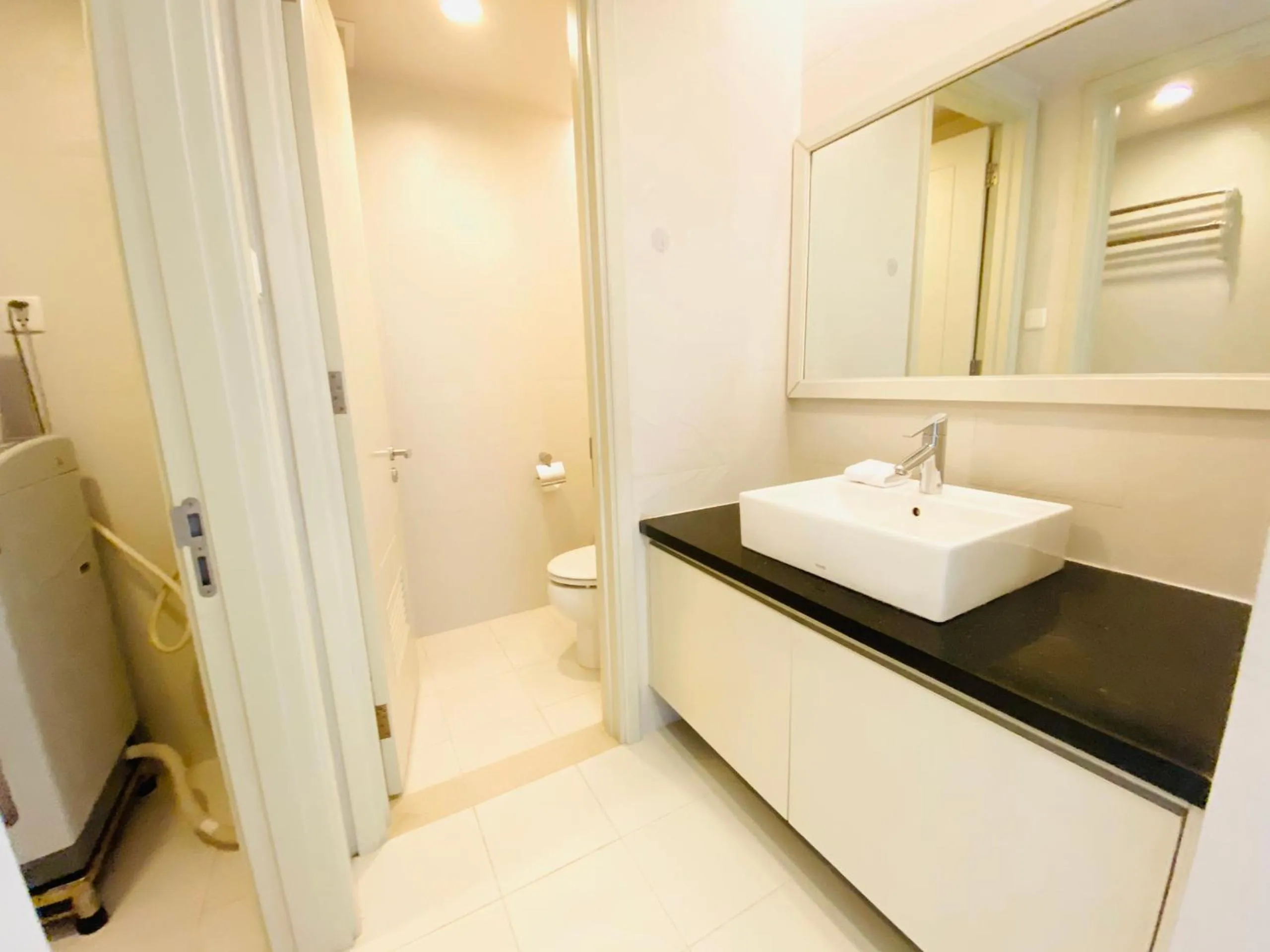 Shower in GLENWOOD APARTMENT