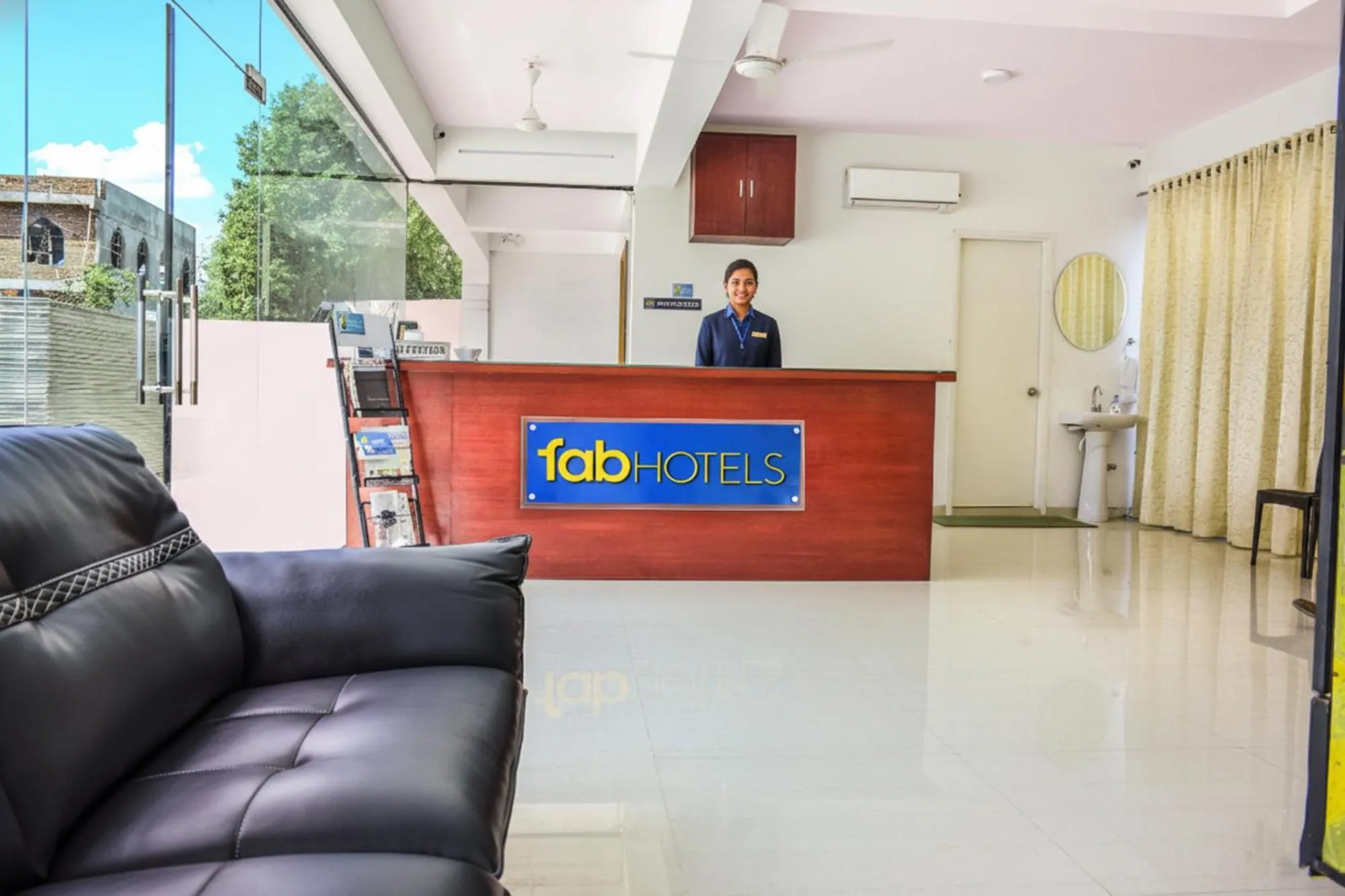 Lobby or reception in FabHotel Limestone Suites -750M from Yashoda Hospitals, Somajiguda