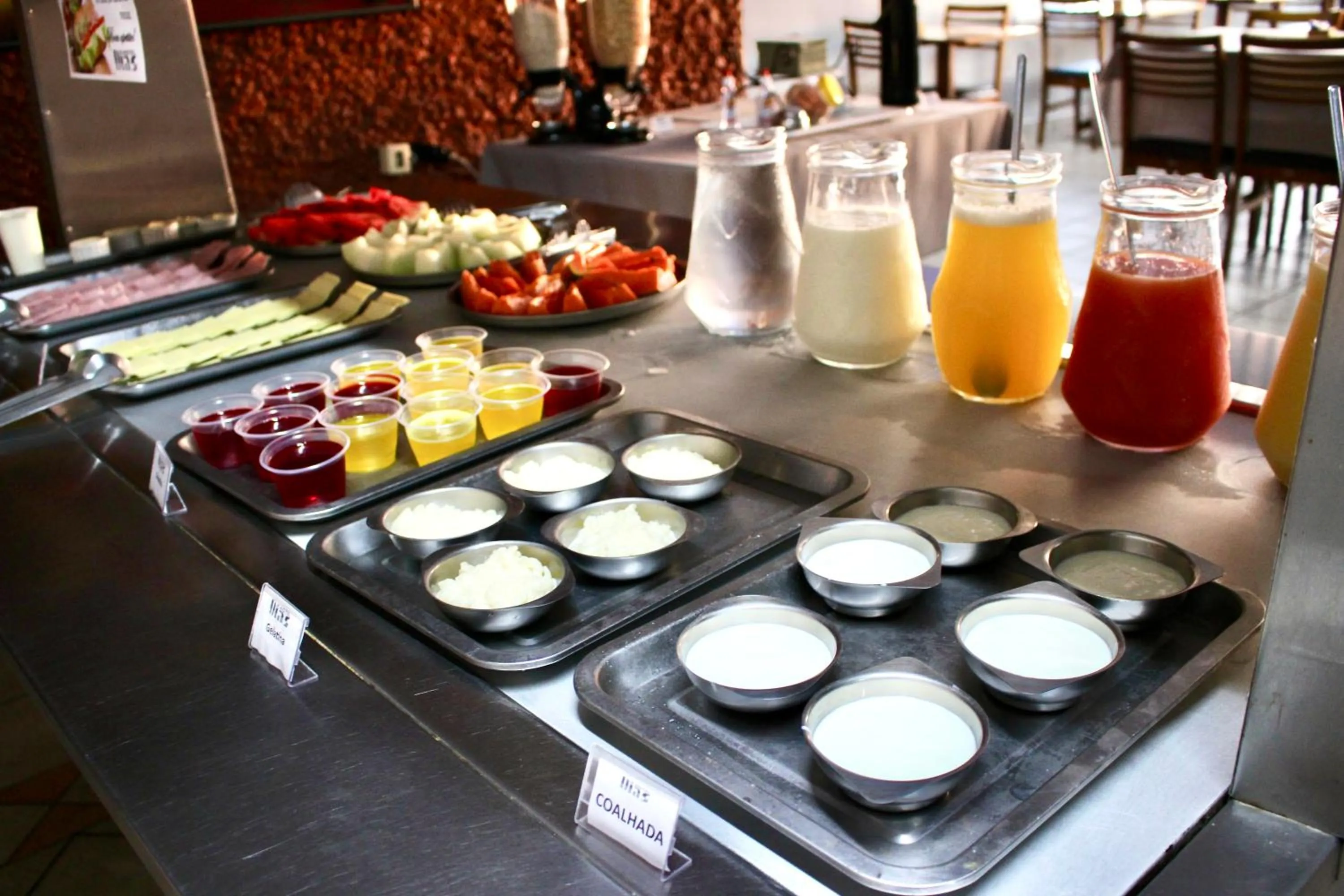 Buffet breakfast in Hotel Dias em Pouso Alegre - MG - Próximo a Centros Comerciais e Restaurantes