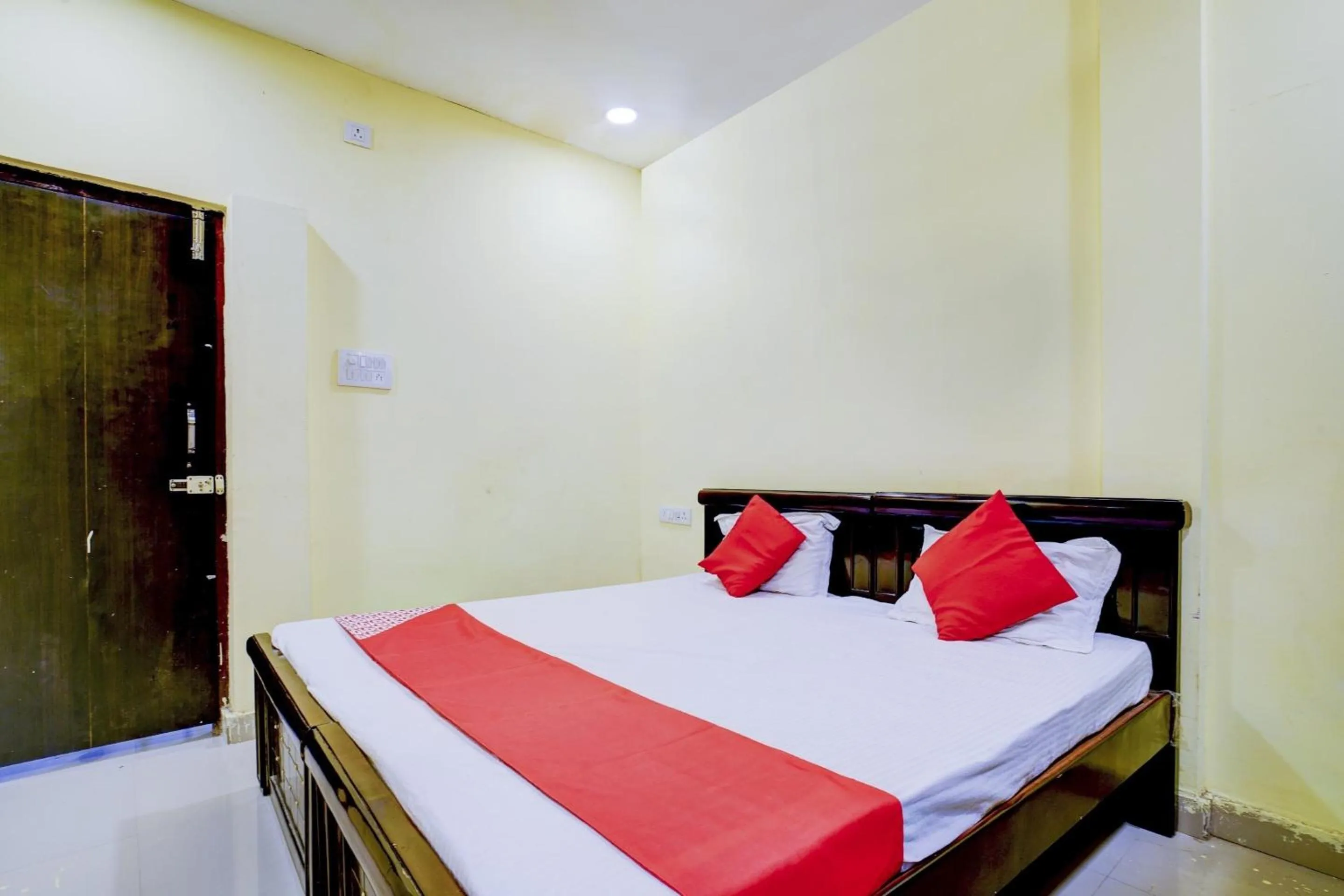 Bedroom, Bed in Hotel O Imperial Guest House