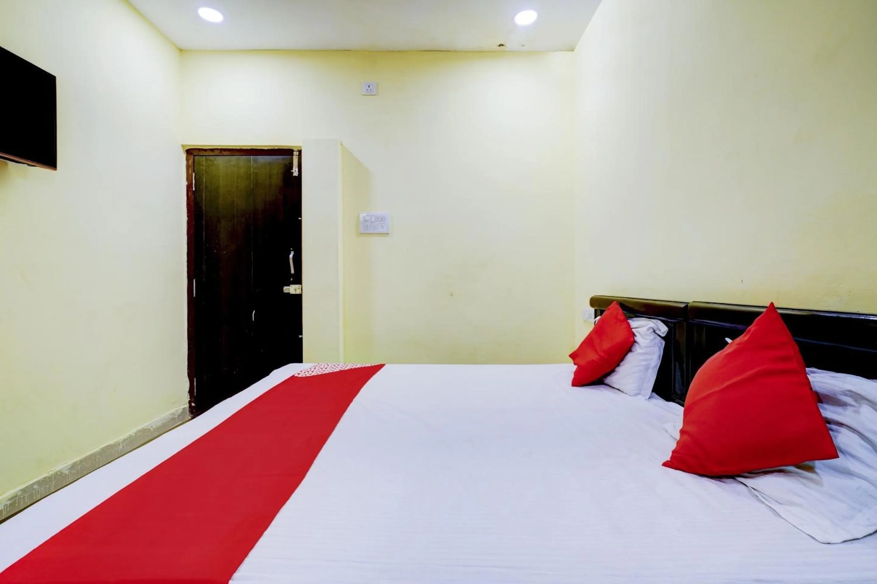 Bedroom, Bed in Hotel O Imperial Guest House