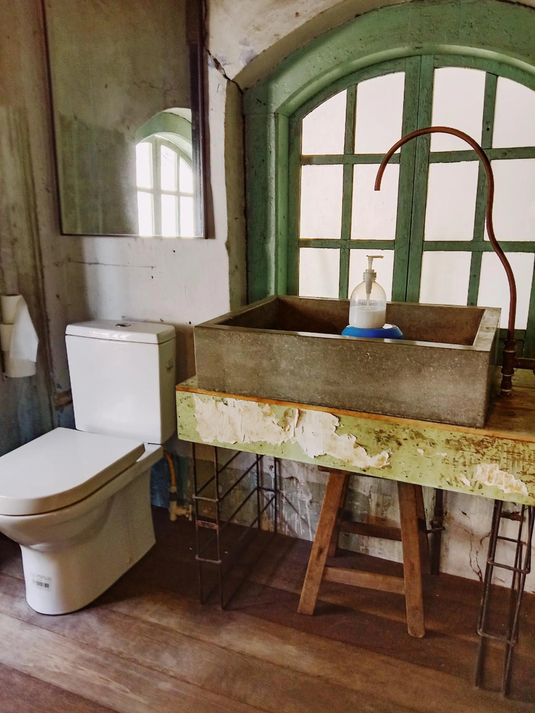 Toilet in Belakang KongHeng By DreamScape