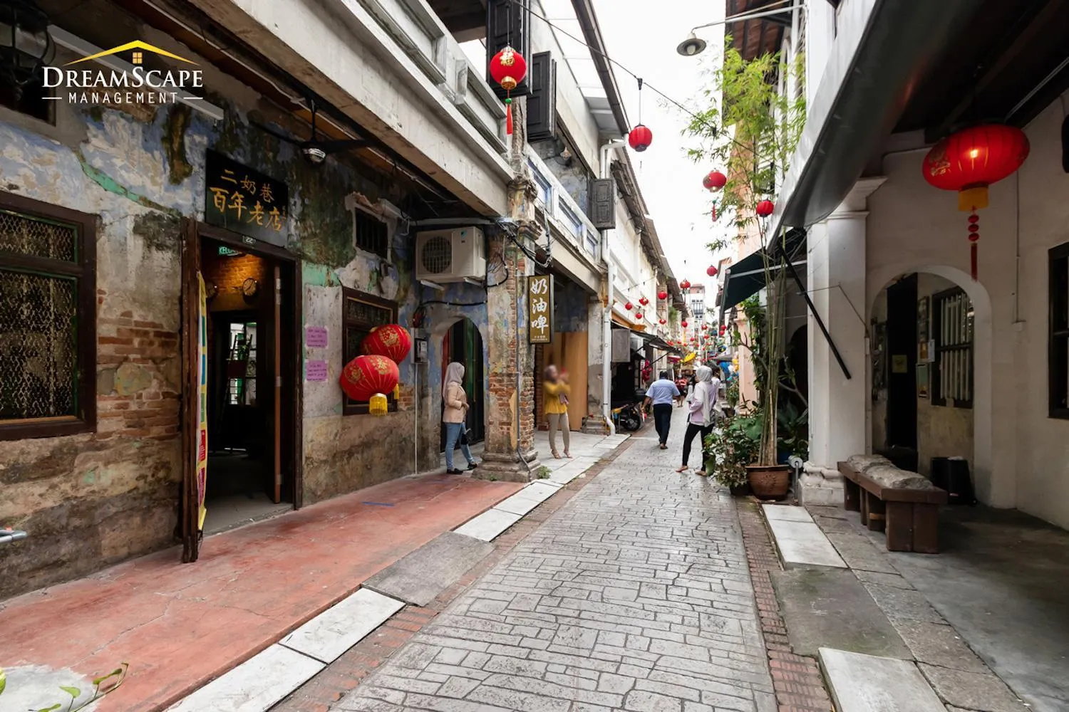 Neighbourhood in Belakang KongHeng By DreamScape