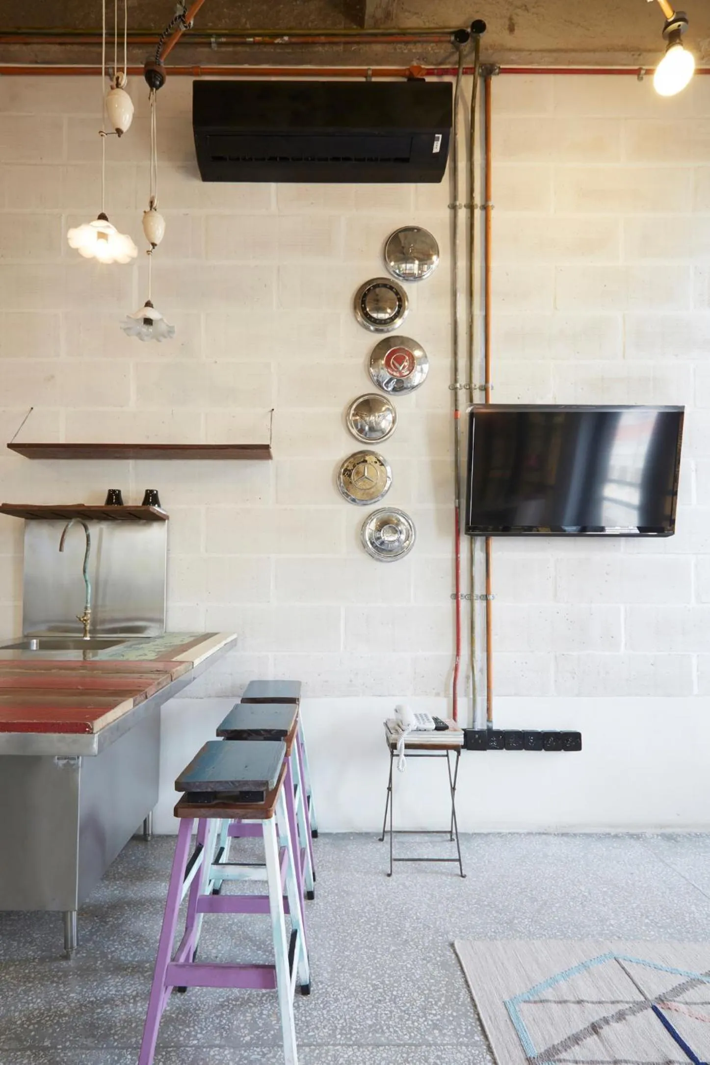 TV and multimedia in Belakang KongHeng By DreamScape