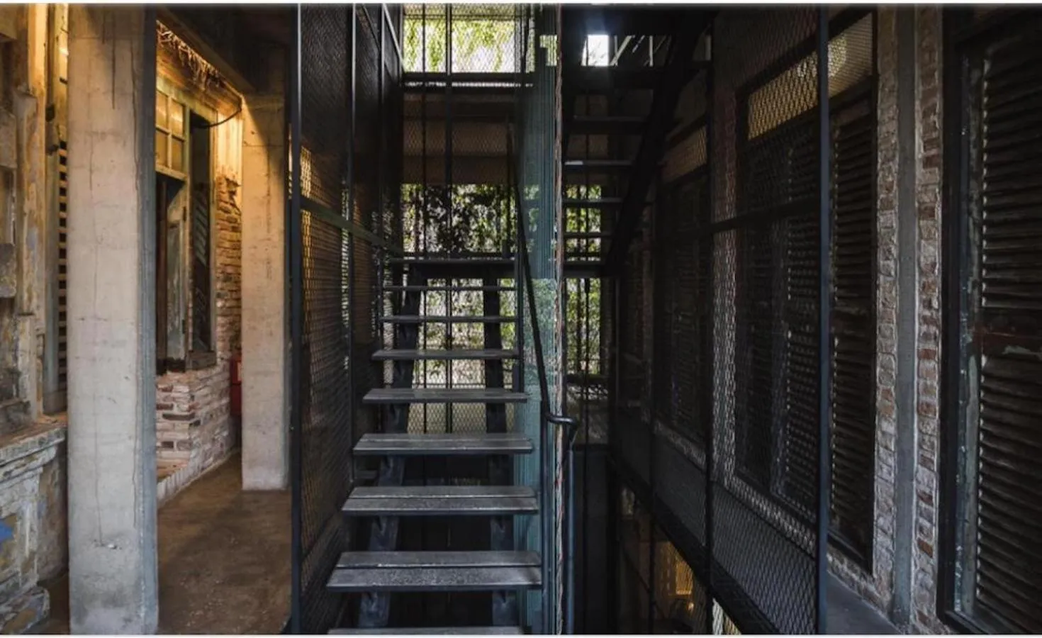 Facade/entrance in Belakang KongHeng By DreamScape