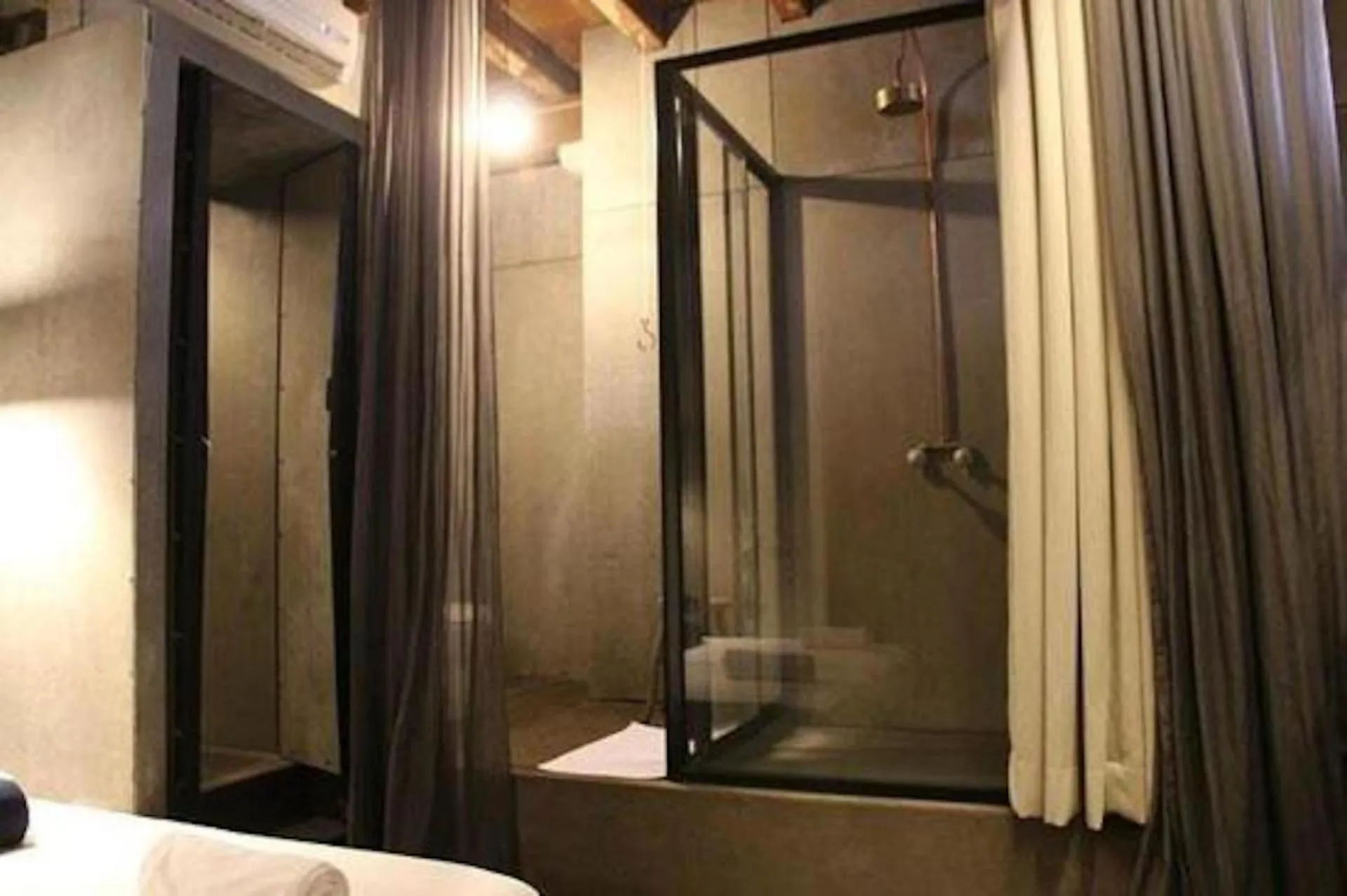 Bathroom in Belakang KongHeng By DreamScape