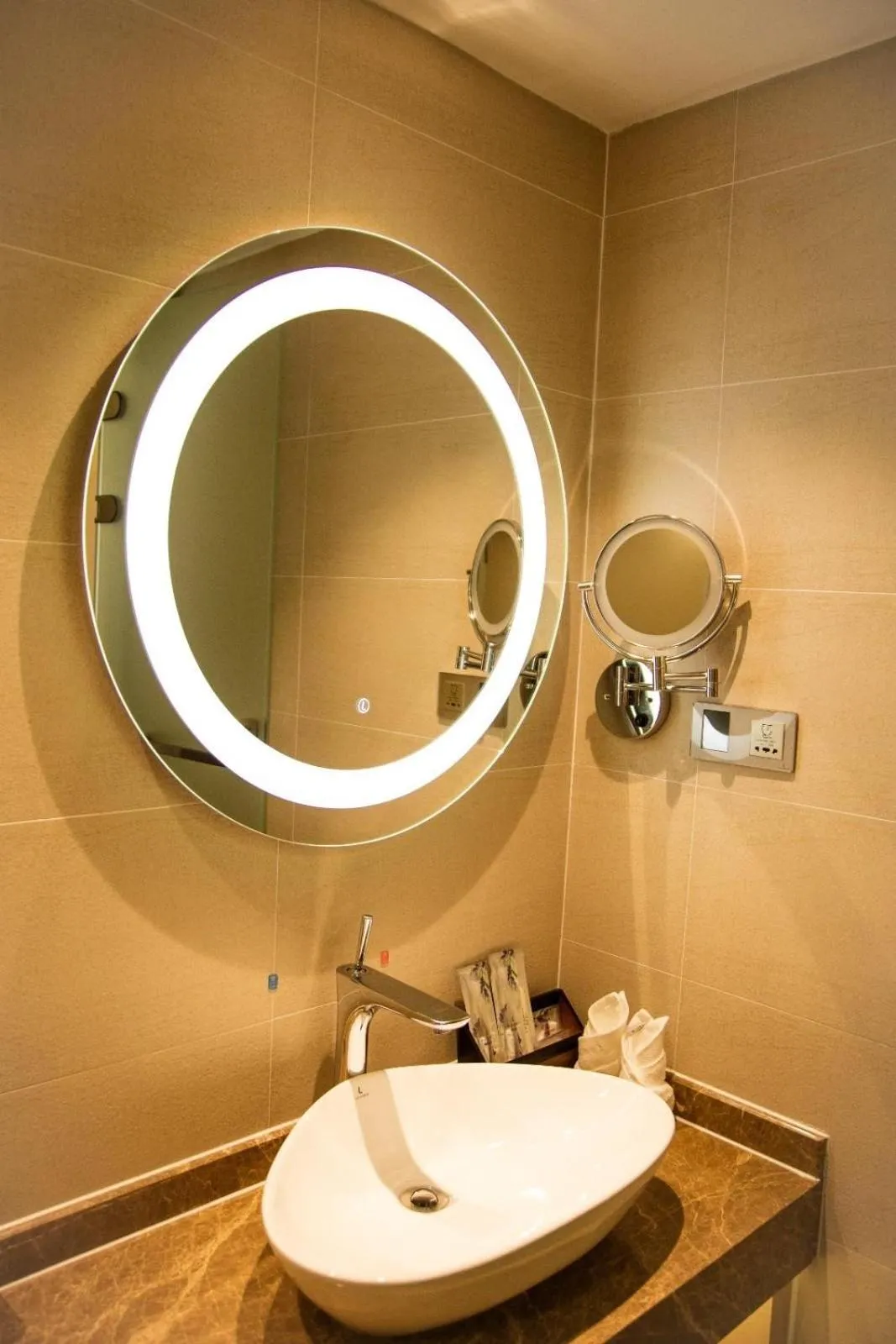 Lavande Hotels·Shenzhen North Railway Station Bantian Metro Station