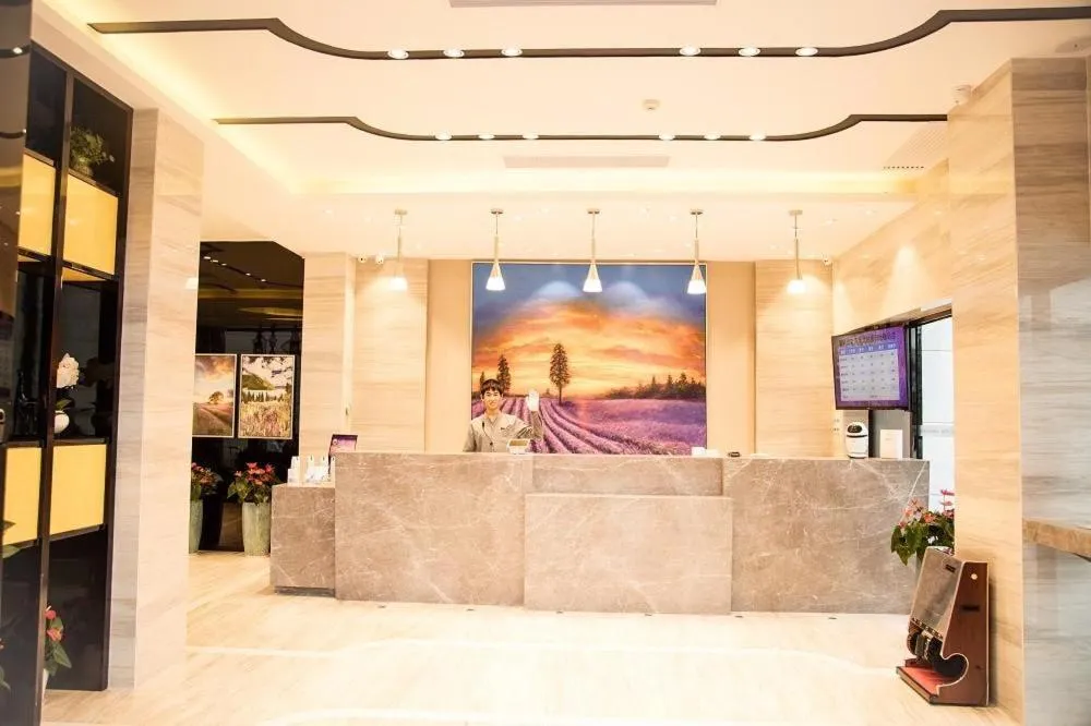 Lavande Hotels·Shenzhen North Railway Station Bantian Metro Station