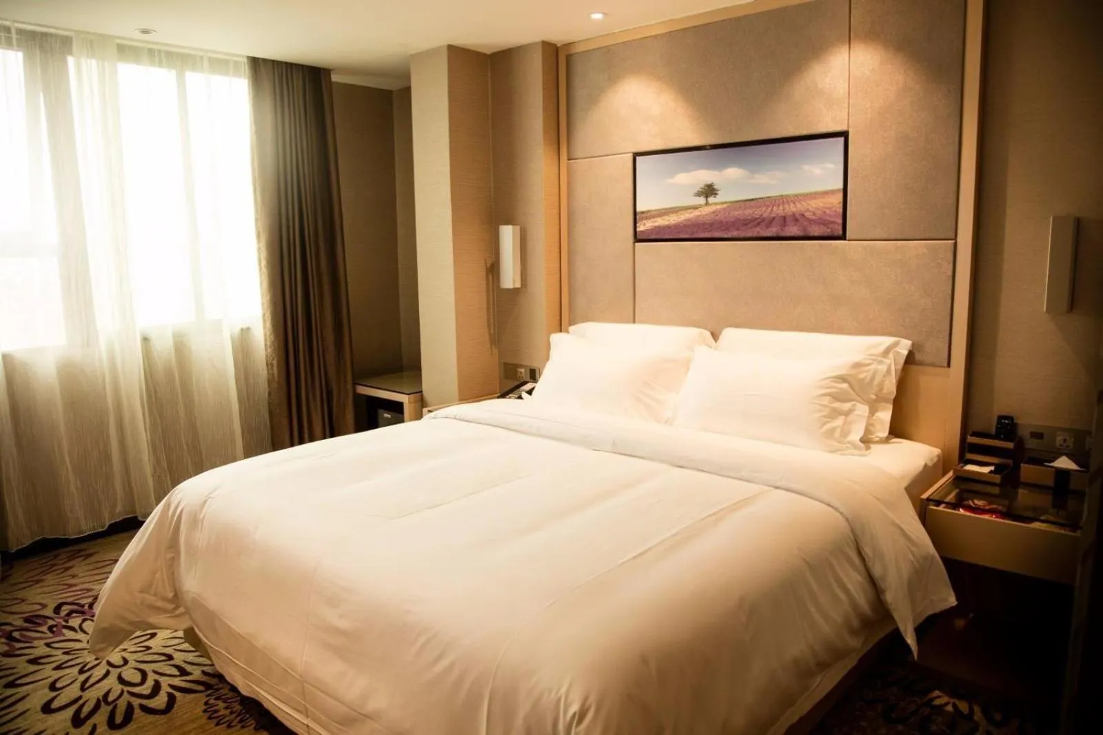 Bed in Lavande Hotels·Shenzhen North Railway Station Bantian Metro Station