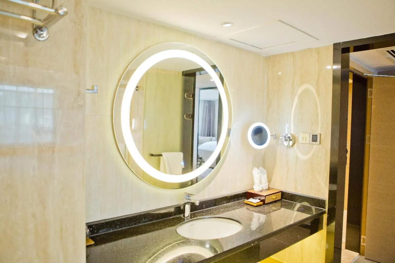 Lavande Hotels·Shenzhen Shiyan Bus Terminal