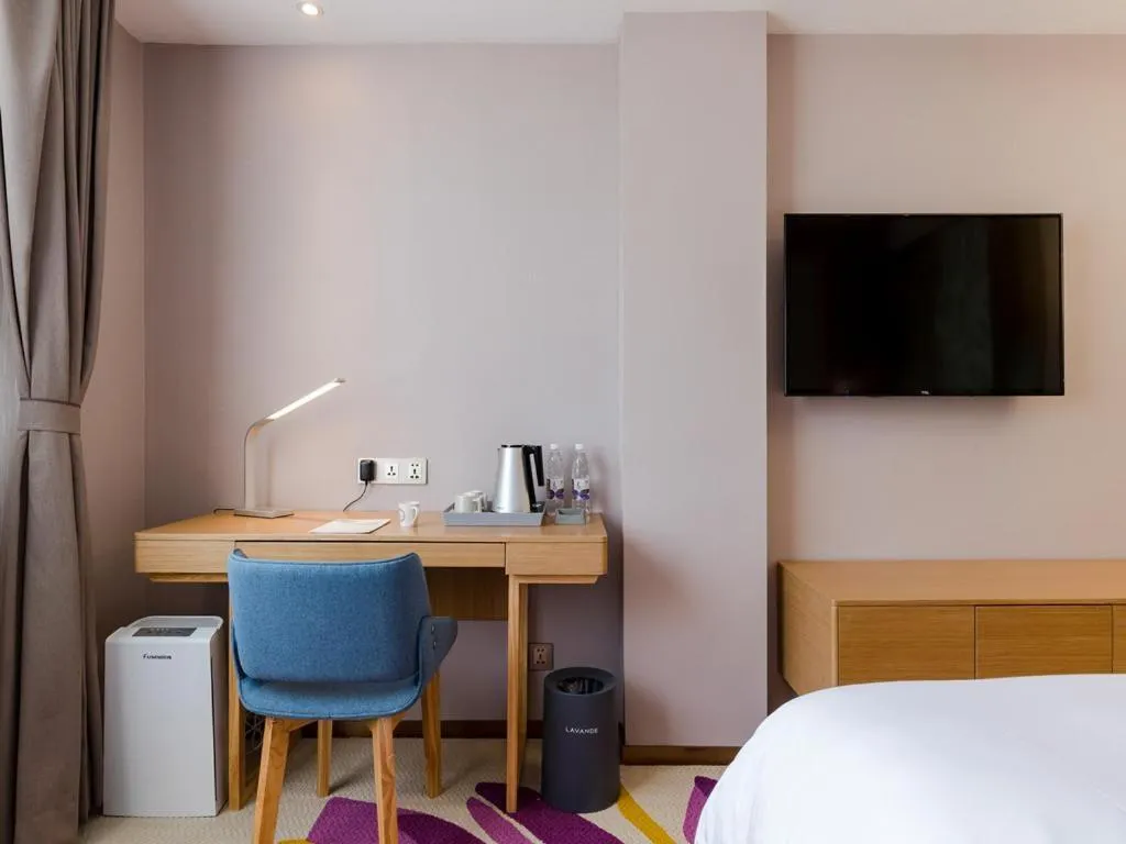 Lavande Hotels·Guangzhou Fangcun Jiaokou Metro Station