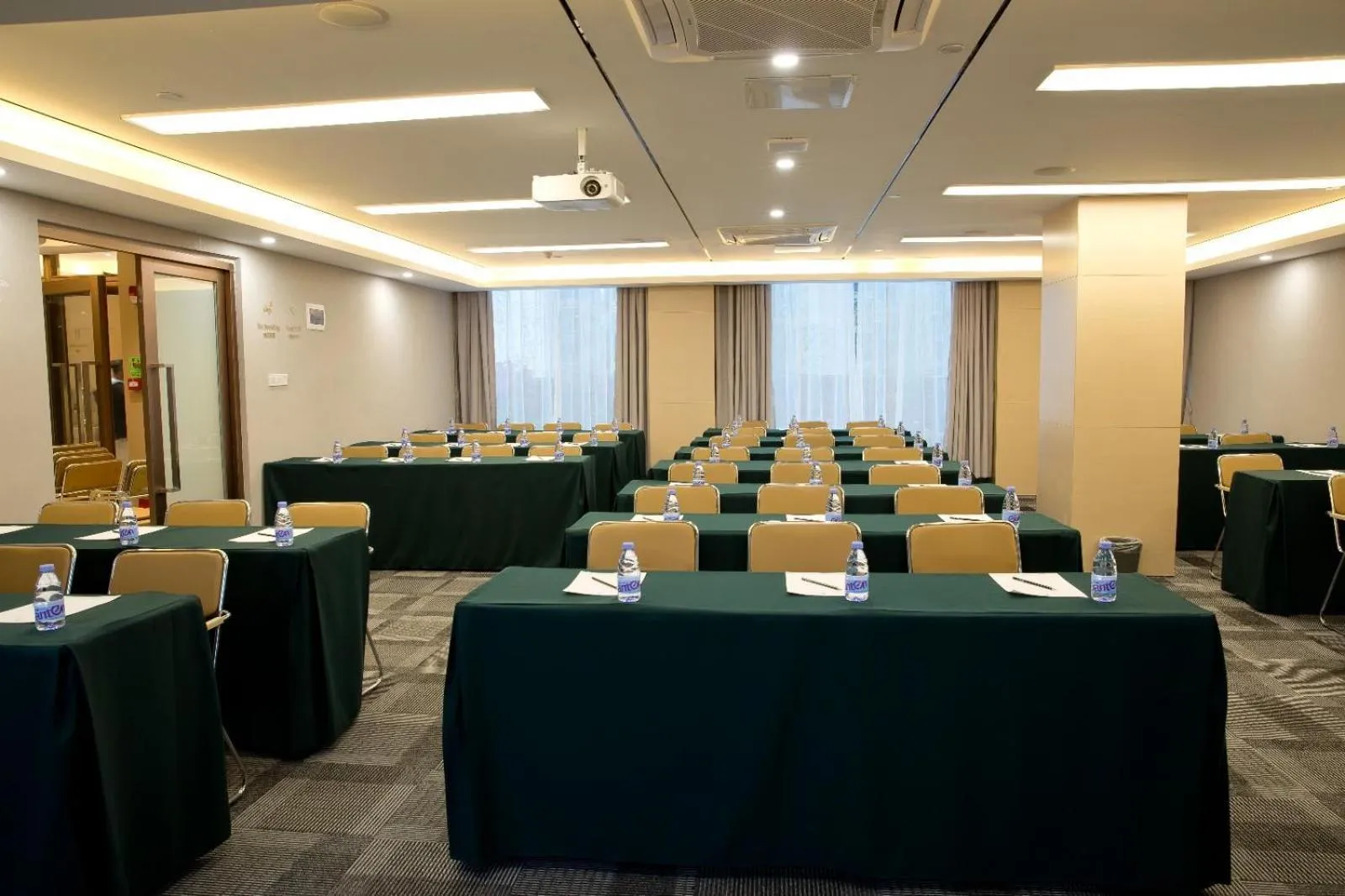 Lavande Hotels·Shenzhen North Railway Station Longhua Yicheng Center