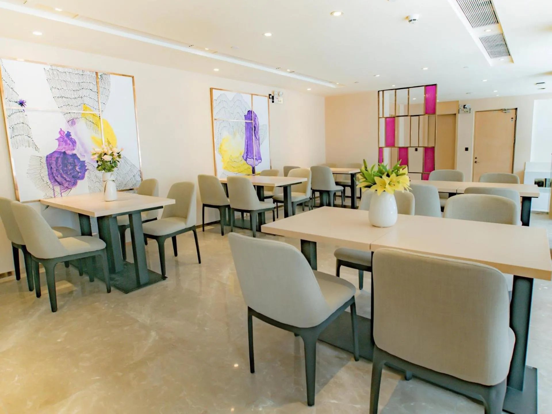 Lavande Hotels·Zhuhai Qinglv Middle Road Opera House