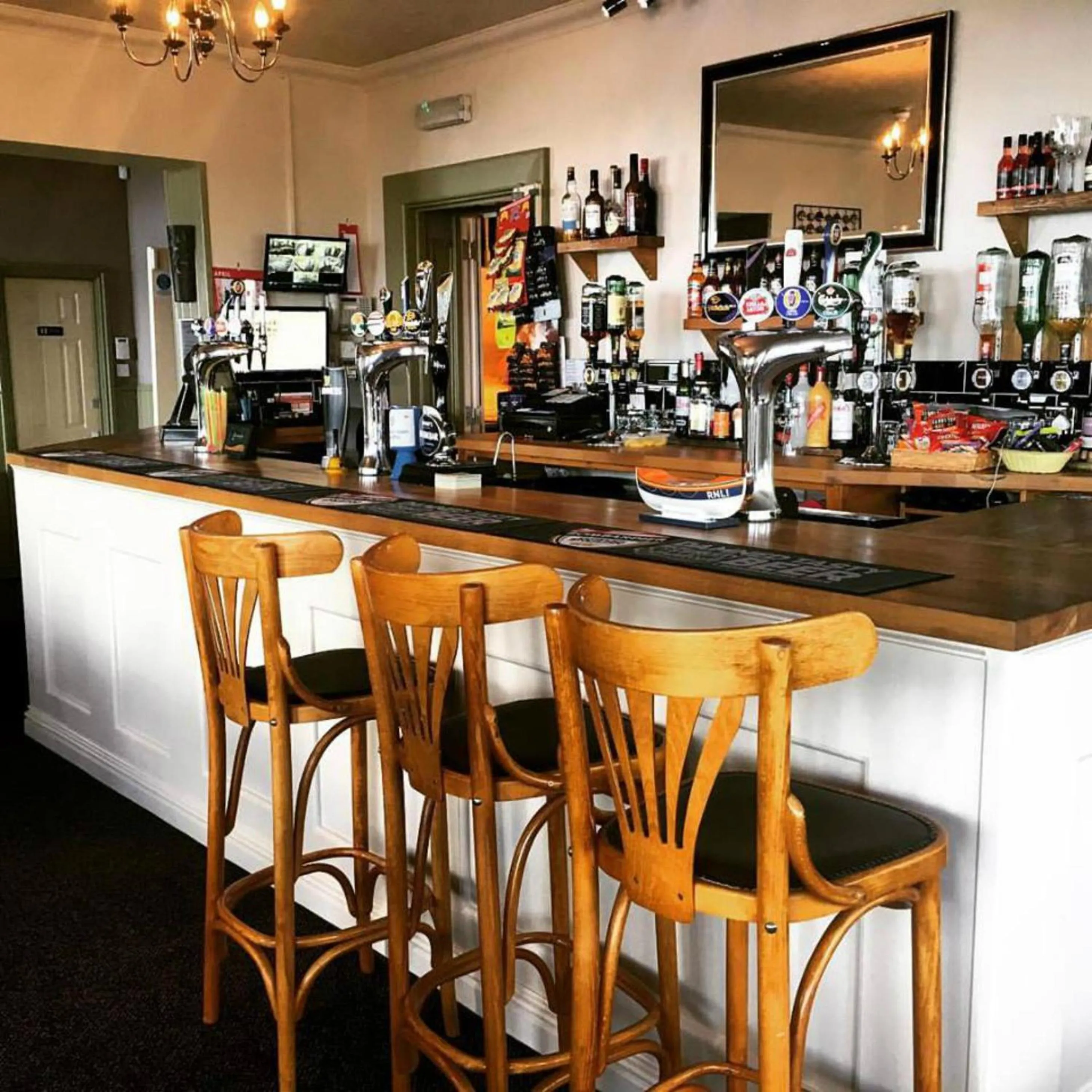 Lounge or bar in Harrow Lodge Hotel