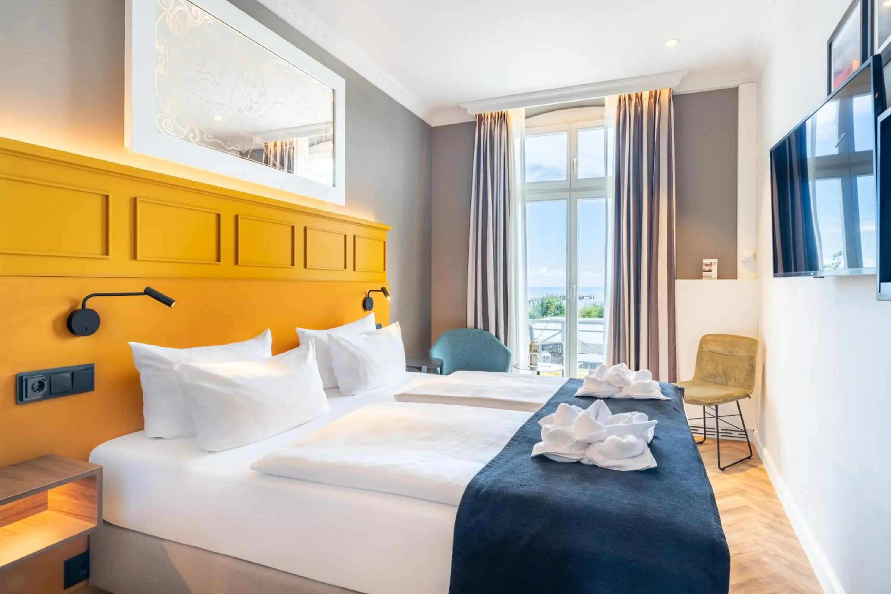 Double Room with Balcony and Sea View - single occupancy in SEETELHOTEL Ostseehotel das Entdeckerhotel an der Ostsee und der perfekte Startpunkt für Ihre Inselabenteuer Double Room with Balcony and Sea View - single occupancy in SEETELHOTEL Ostseehotel das Entdeckerhotel an der Ostsee und der perfekte Startpunkt für Ihre Inselabenteuer