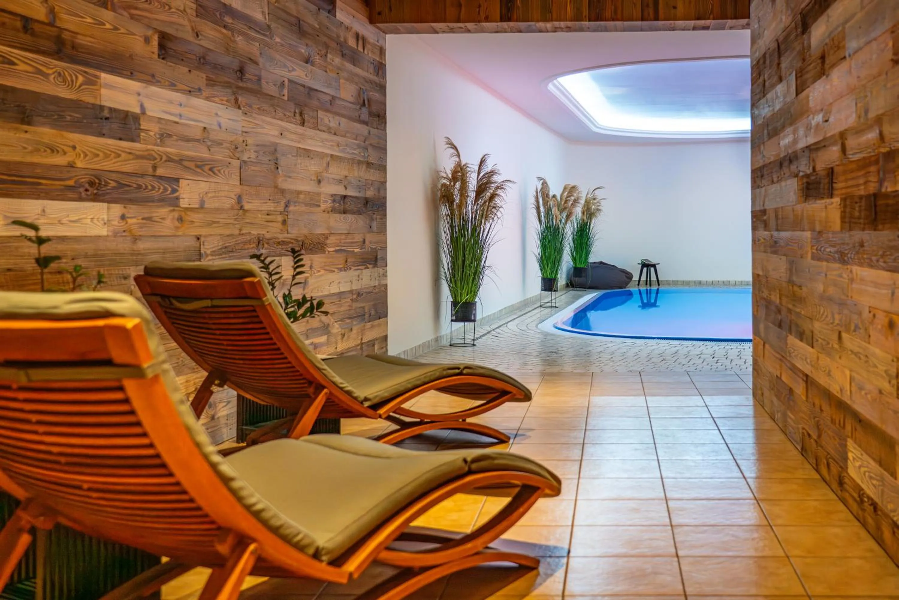 Swimming pool in SEETELHOTEL Ostseehotel das Entdeckerhotel an der Ostsee und der perfekte Startpunkt für Ihre Inselabenteuer