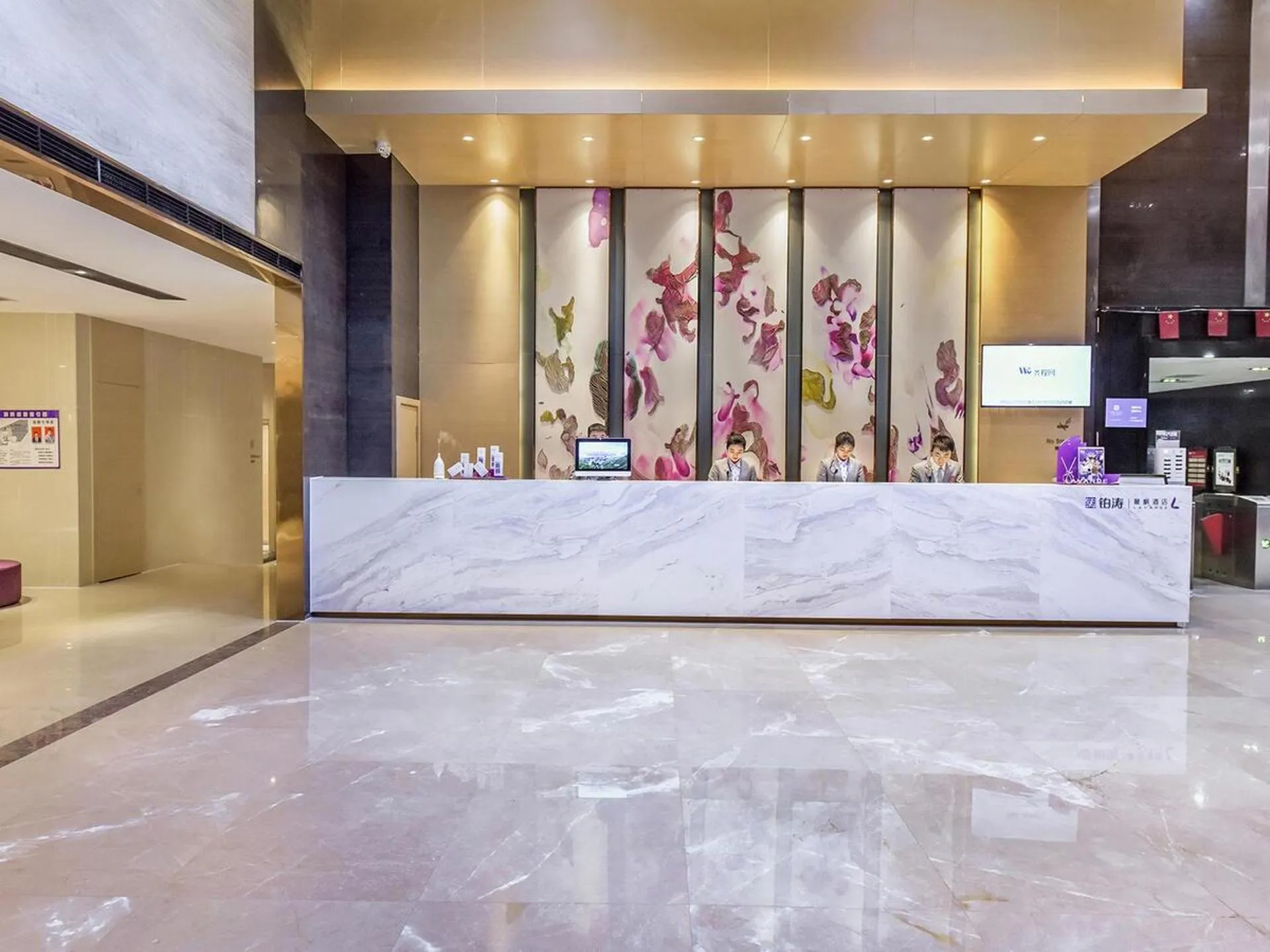 Lavande Hotel Chongqing Nanping Pedestrian Street Convention and Exhibition Center