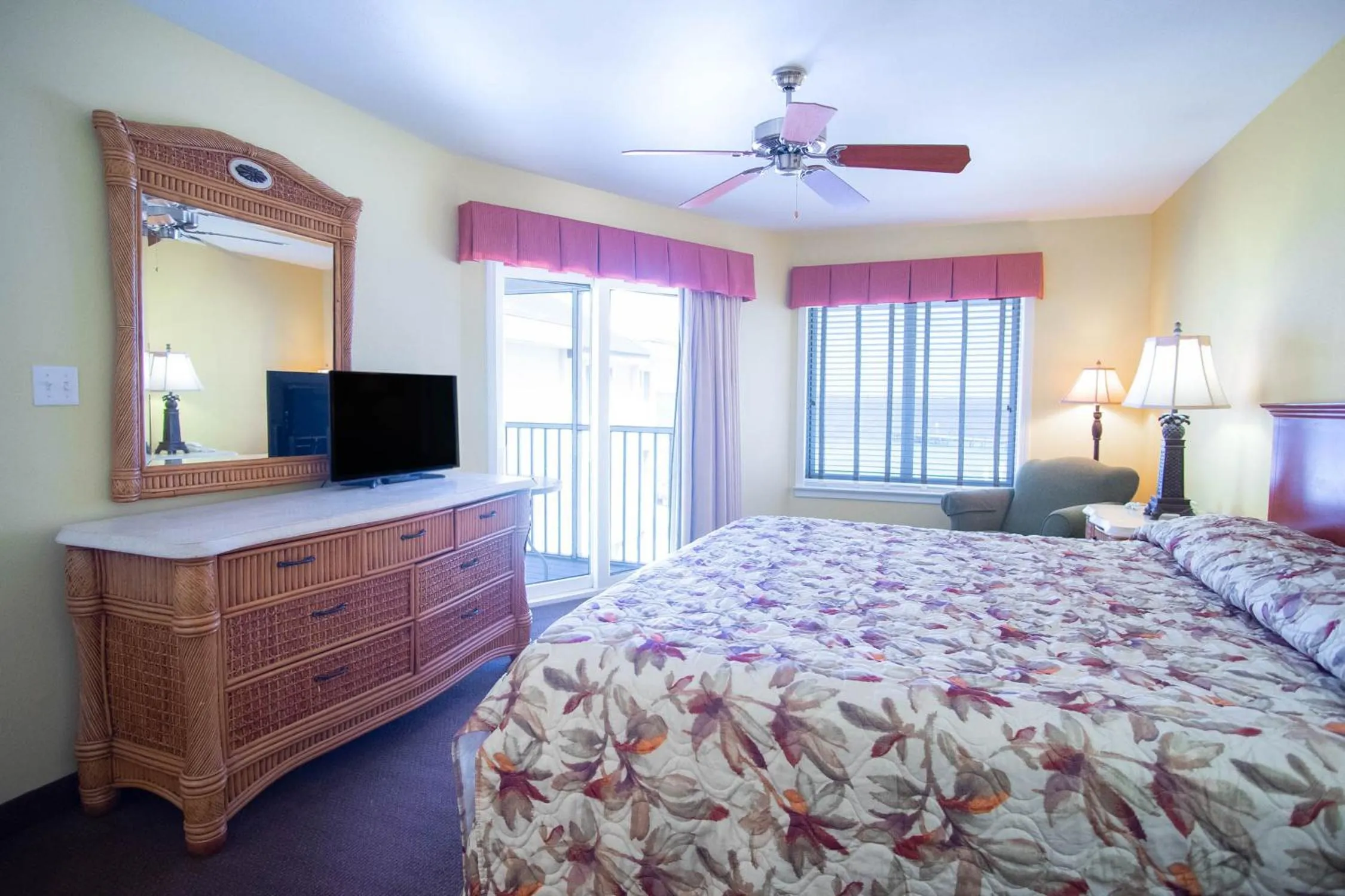 Bedroom, Bed in GetAways at Soundside Holiday Beach Resort
