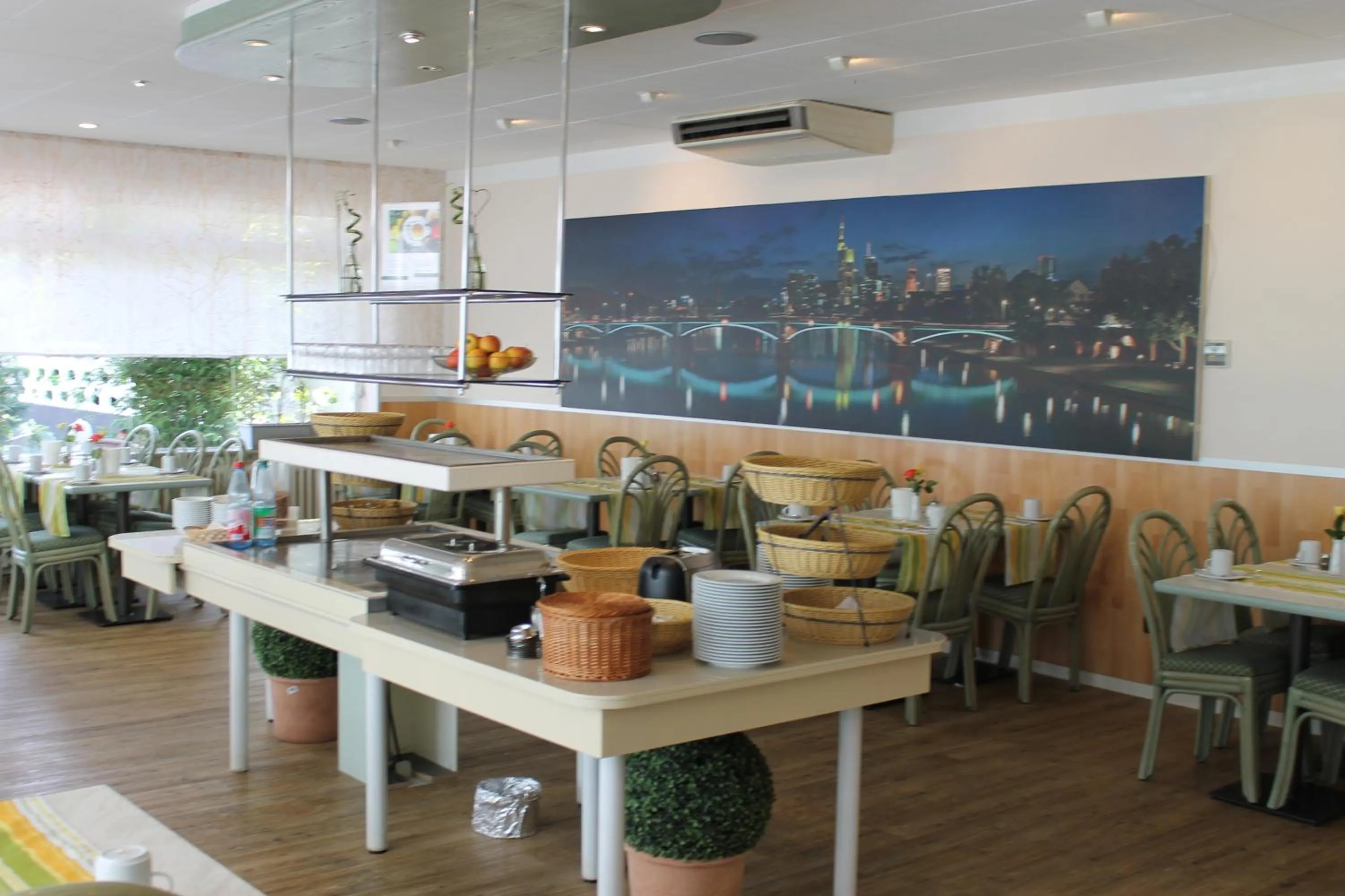 Restaurant/places to eat in Motel Frankfurt