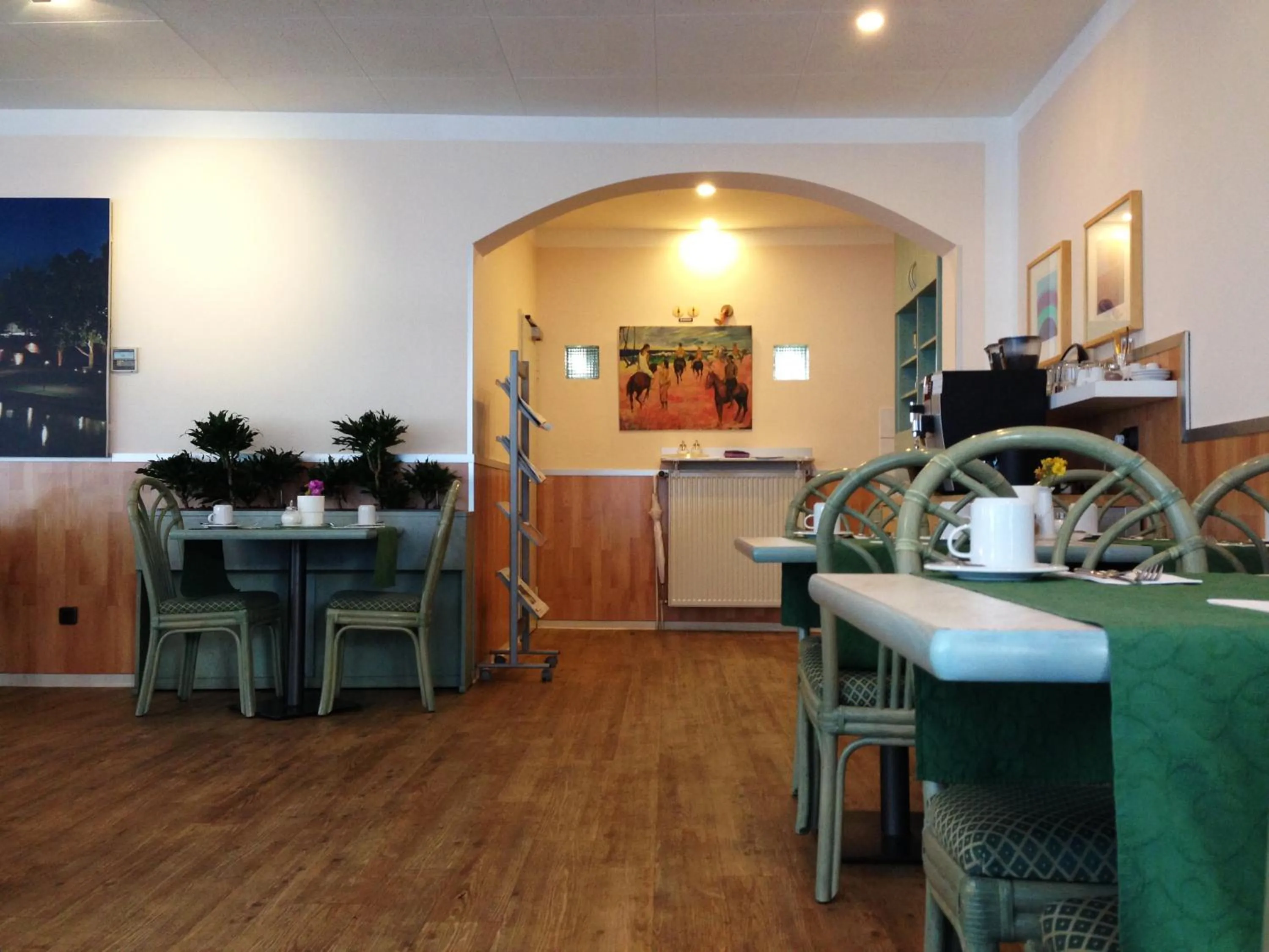 Restaurant/places to eat in Motel Frankfurt