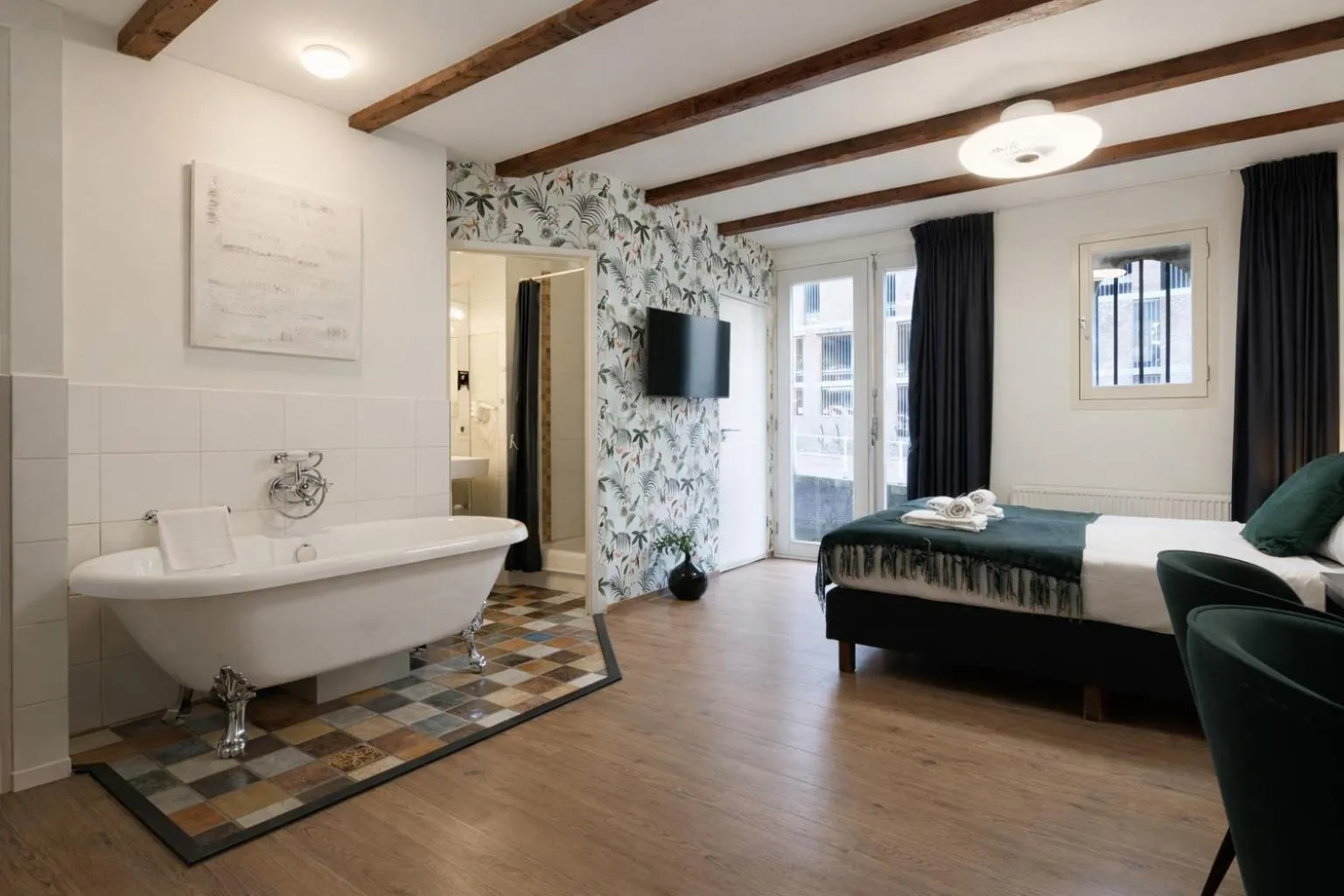 Bed in King's Inn City Hotel Alkmaar