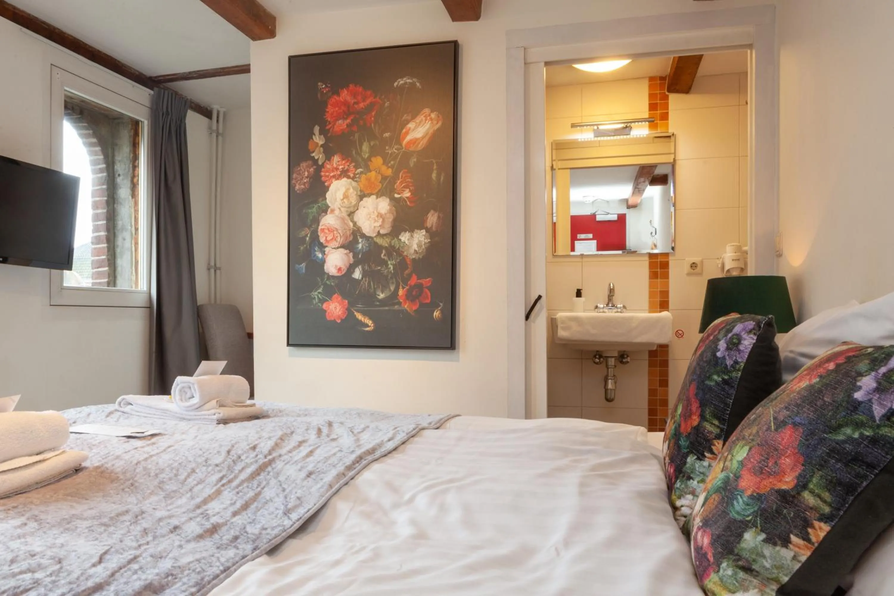 Bathroom, Bed in Kings Inn City Hotel Alkmaar