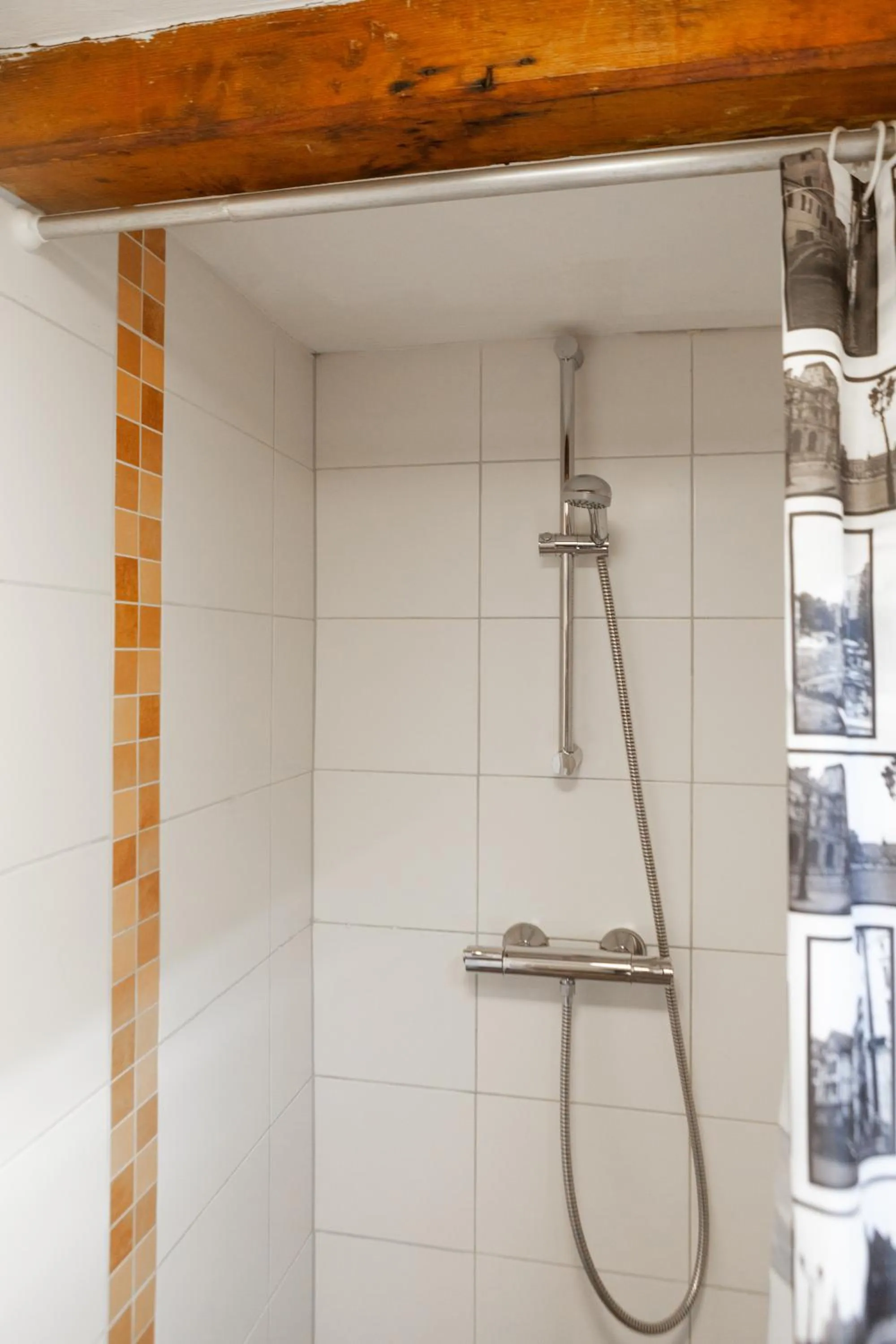 Shower in Kings Inn City Hotel Alkmaar