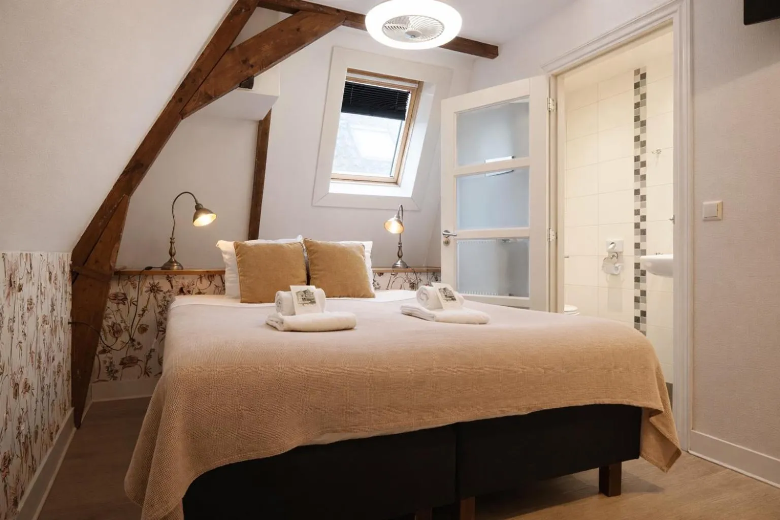 Bed in King's Inn City Hotel Alkmaar