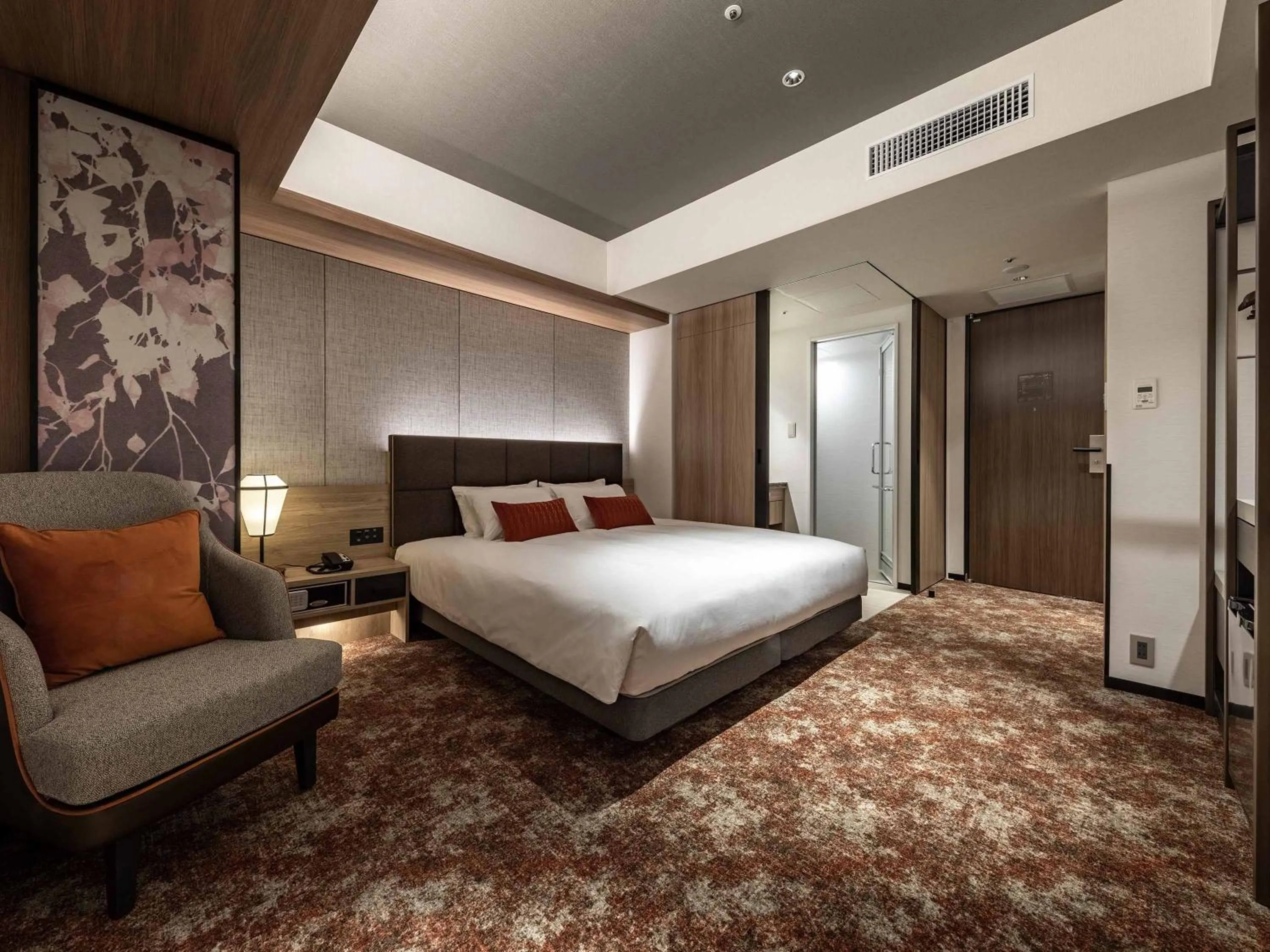 Photo of the whole room, Bed in Solaria Nishitetsu Hotel Sapporo