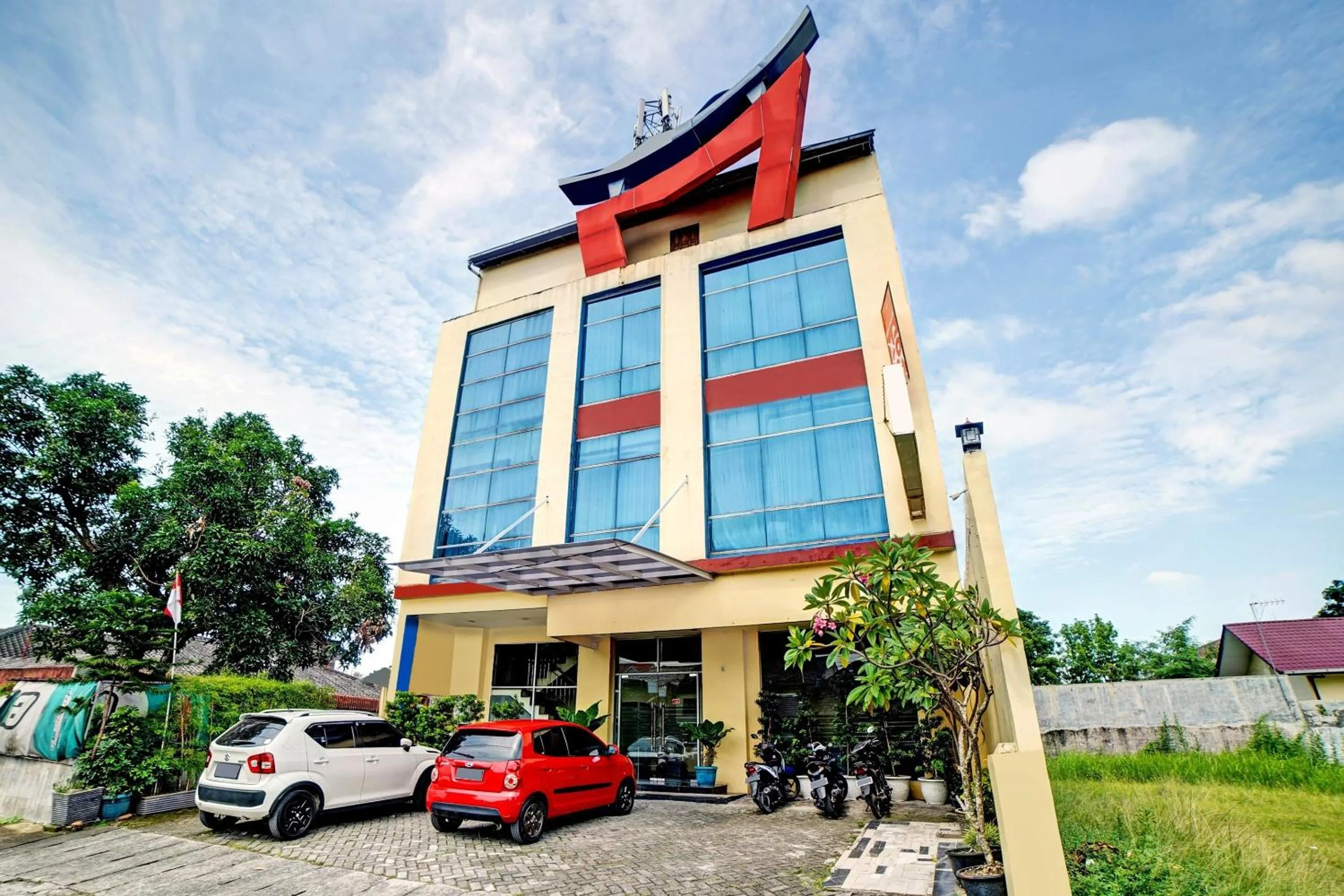 Facade/entrance in Hotel O Wesly House