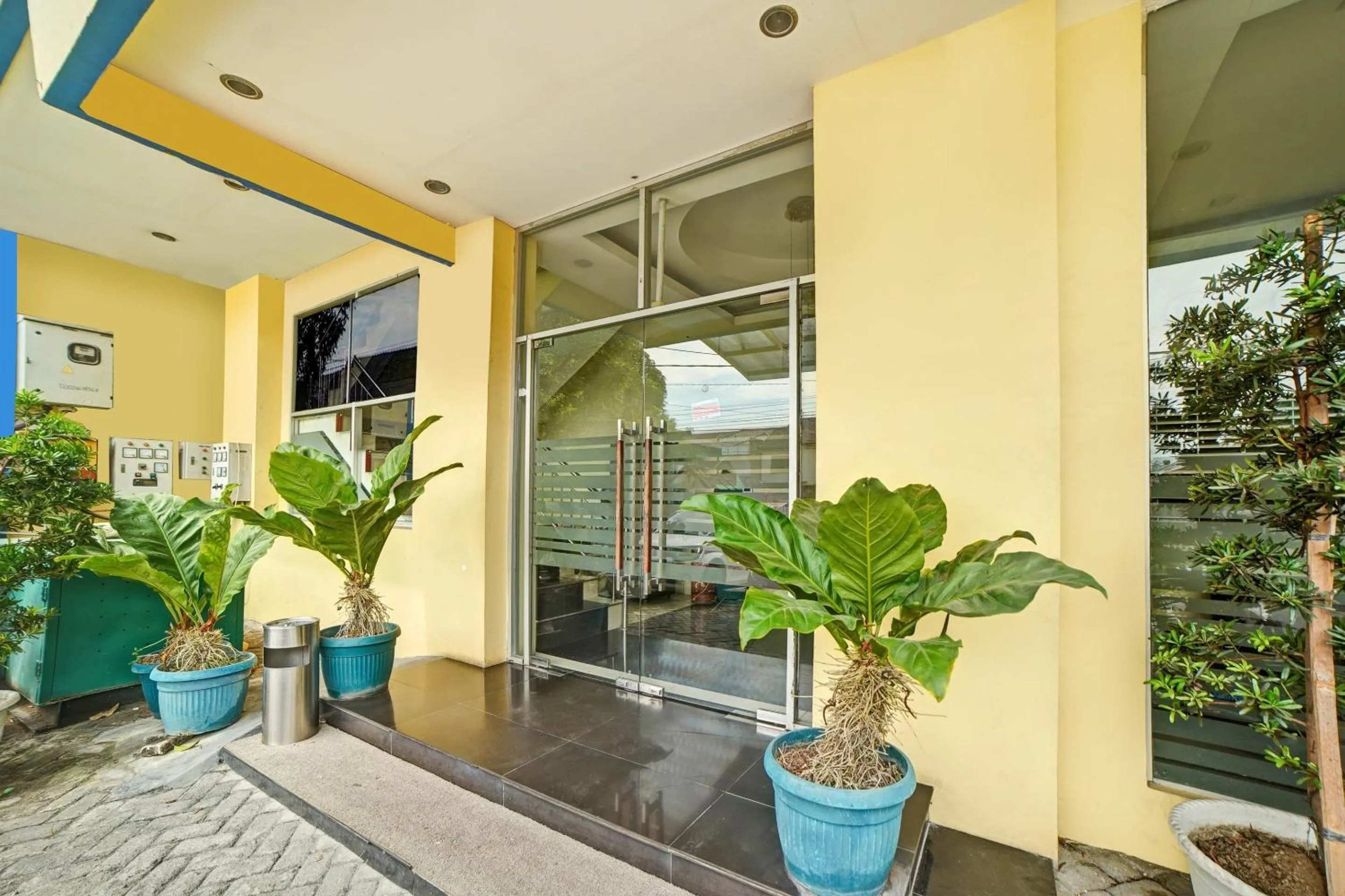 Facade/entrance in Hotel O Wesly House