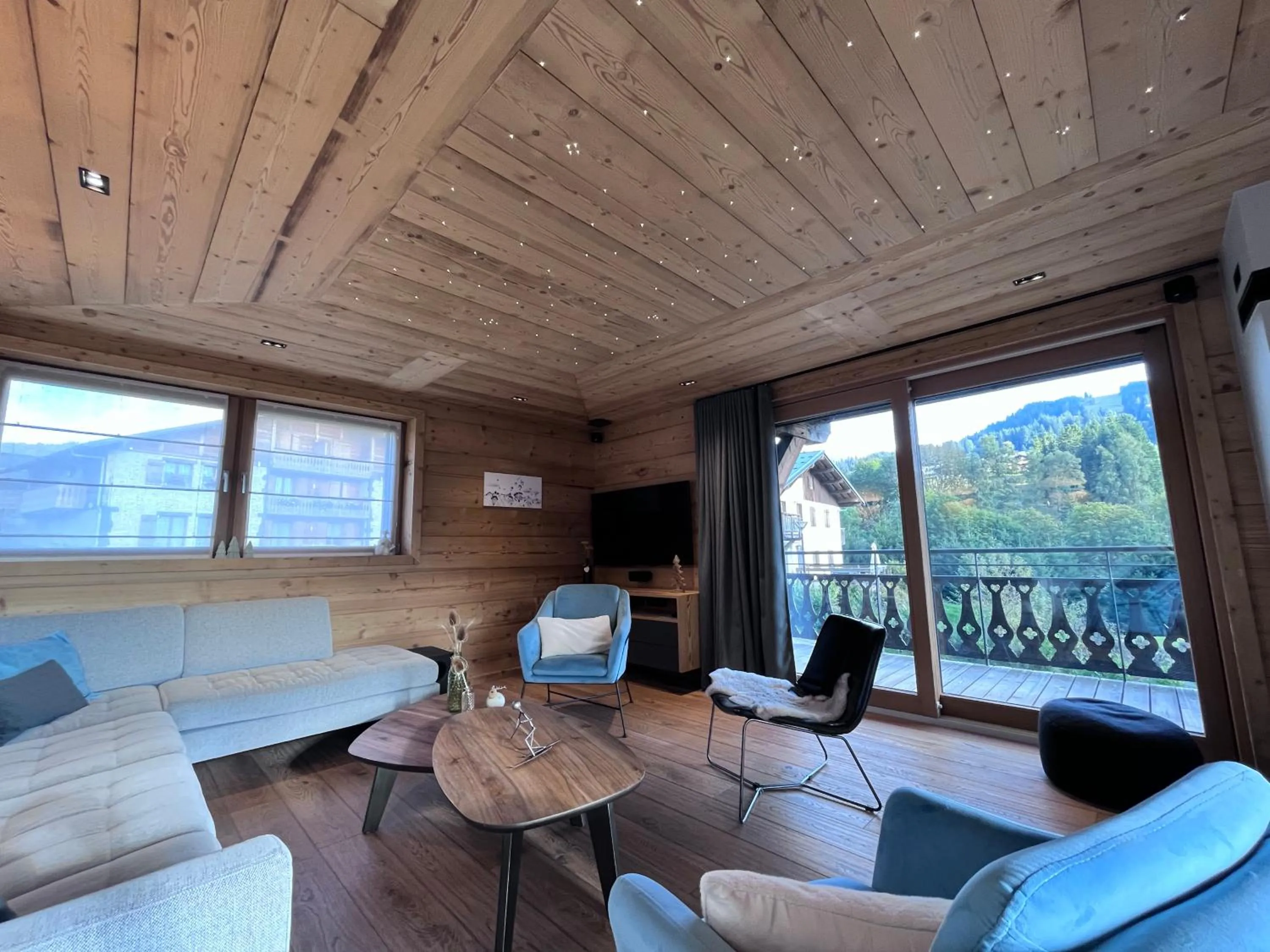 Communal lounge/ TV room in Chalet Téléporté