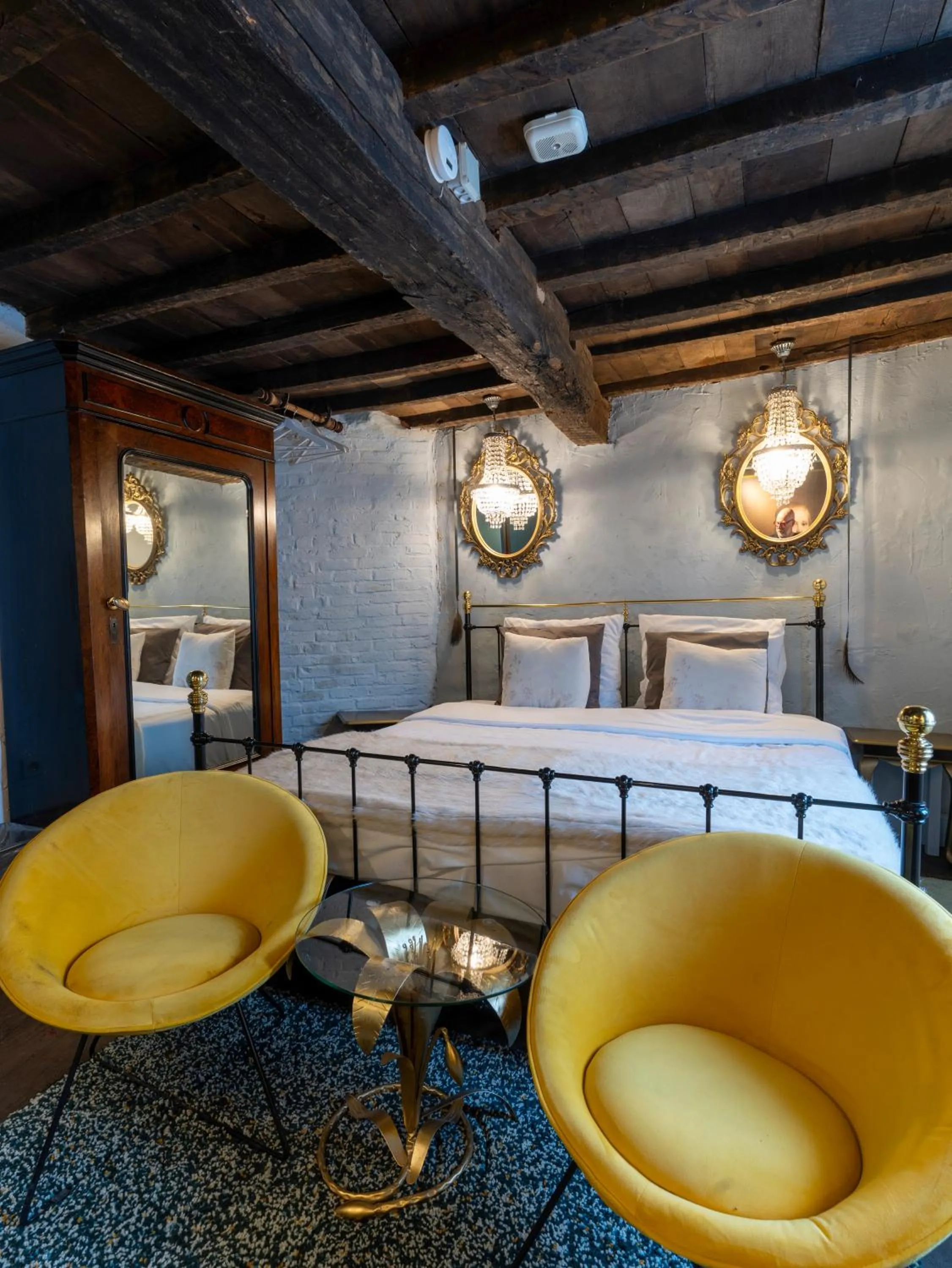 Bedroom, Bed in La Vie en Rose hotel