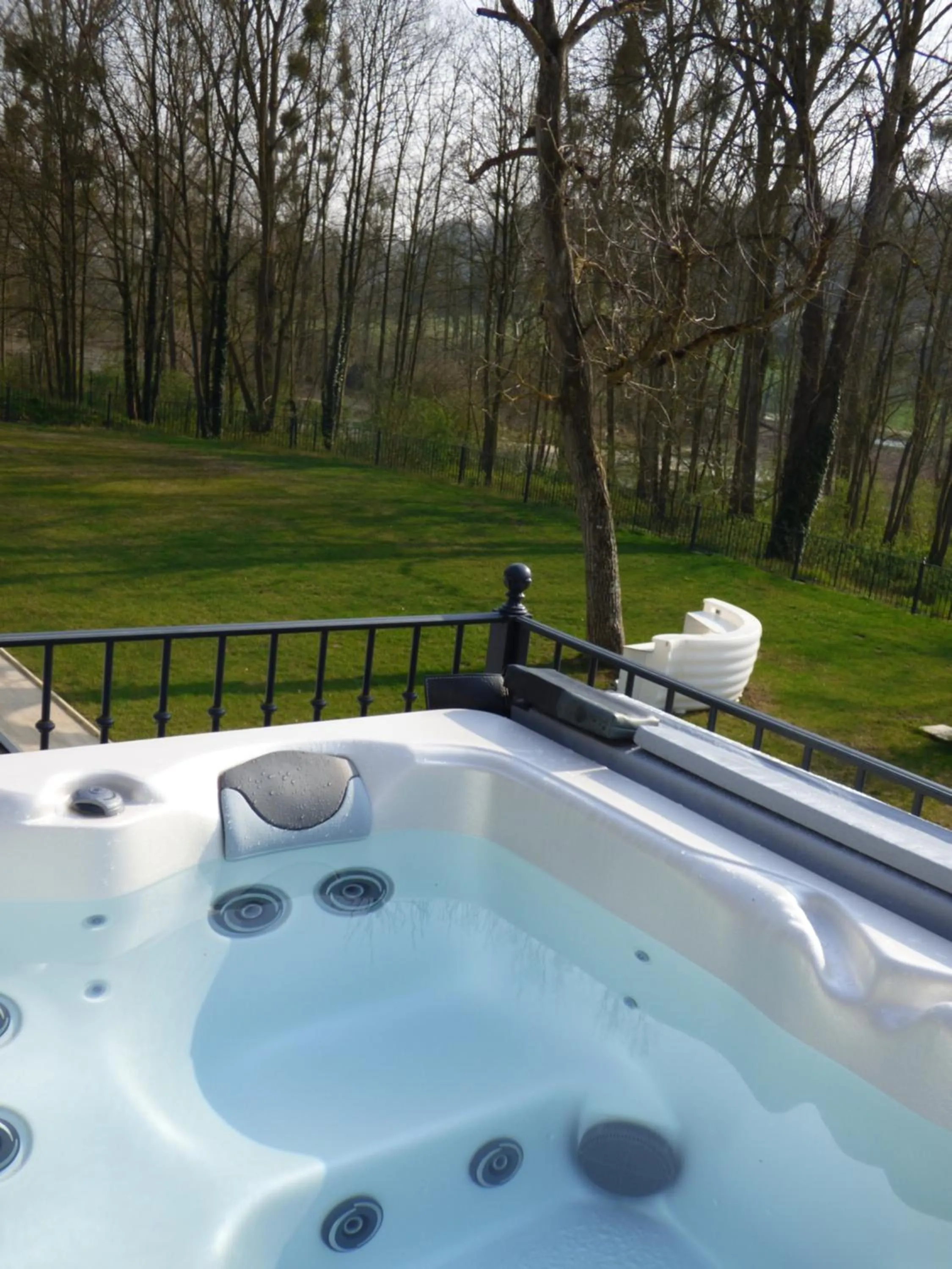 Hot Tub in Le Moulin des Marais
