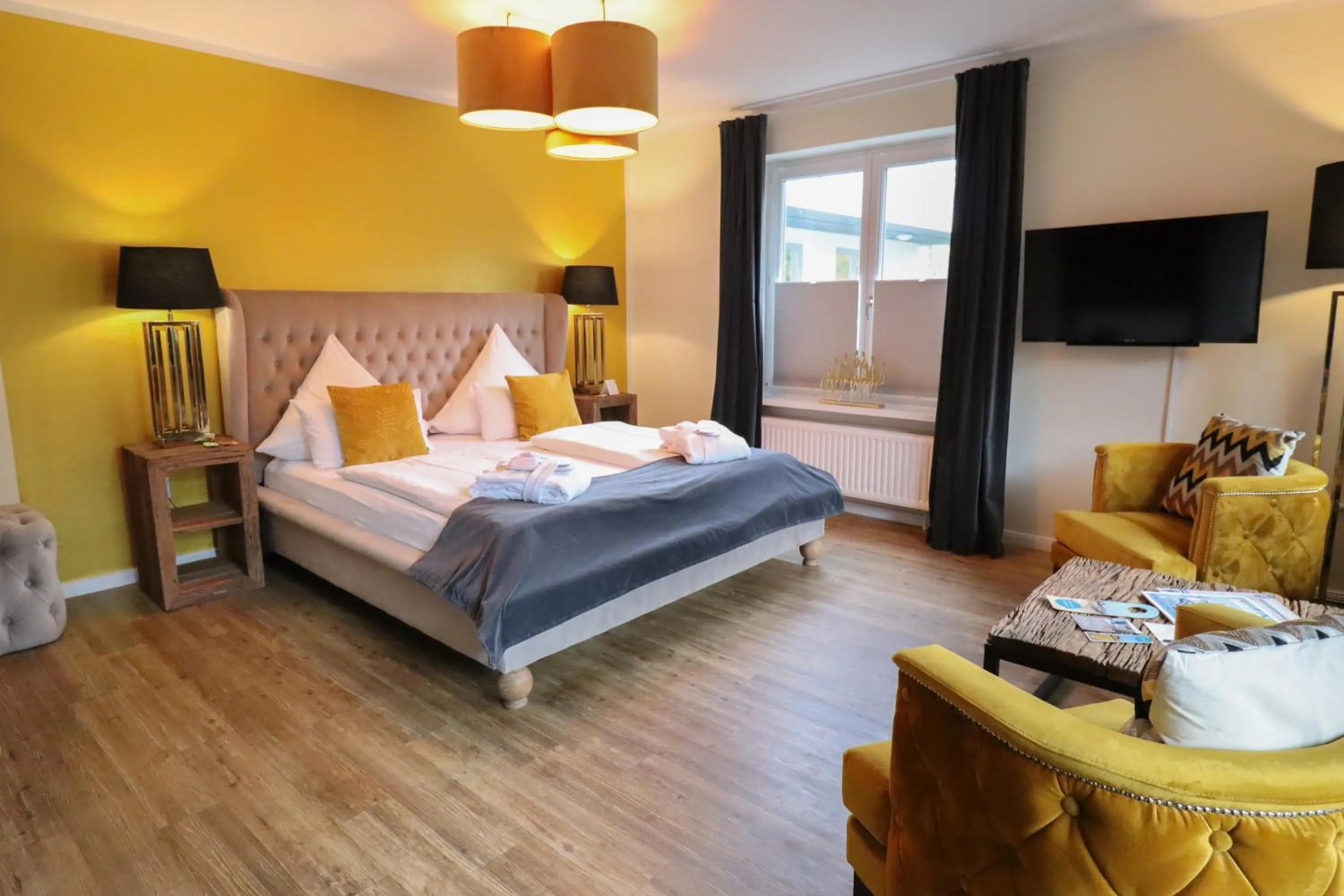 Photo of the whole room, Bed in Das Frühstückshotel Sankt Peter-Ording