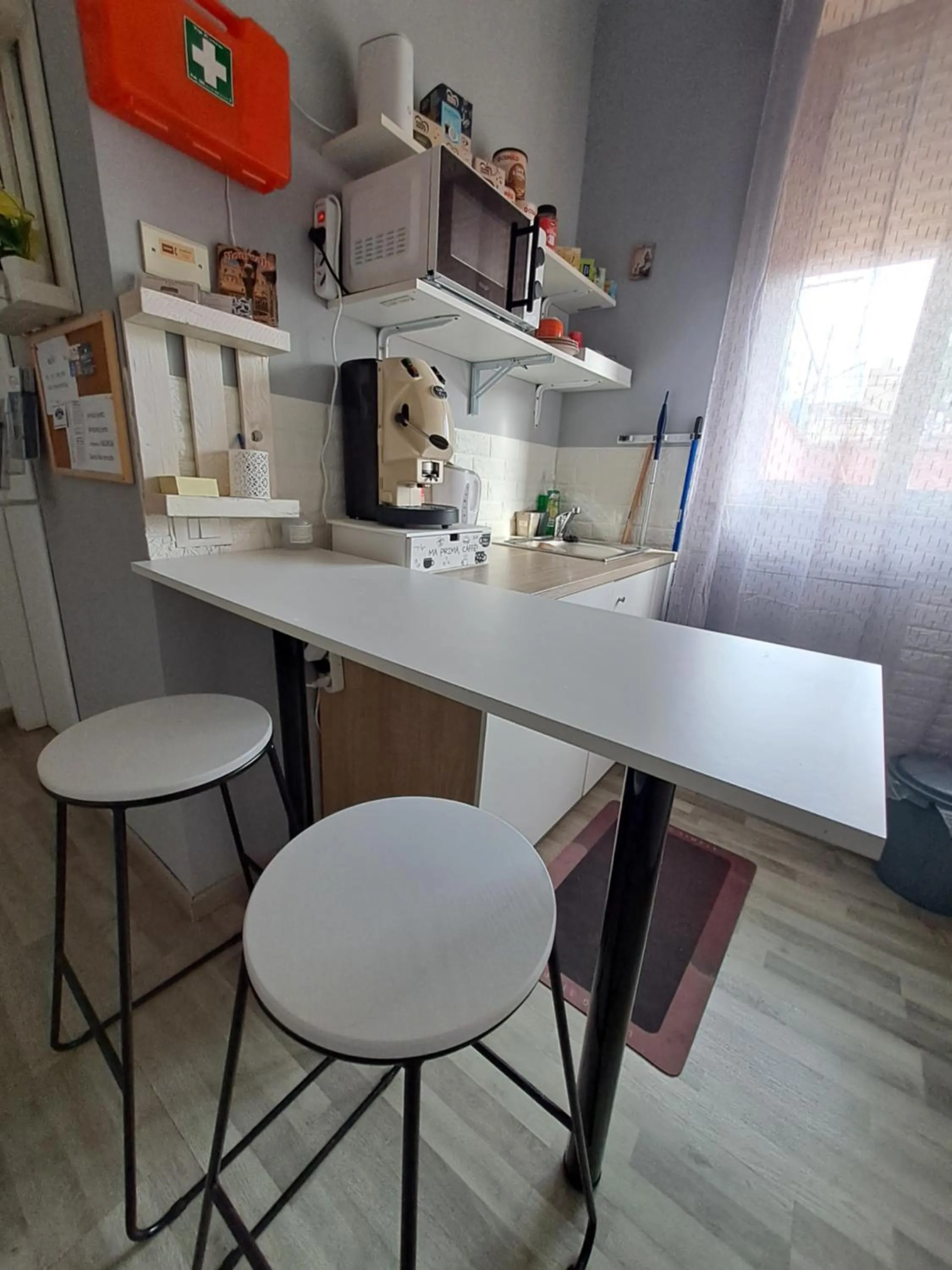 Kitchen or kitchenette in Bedroom la stazione