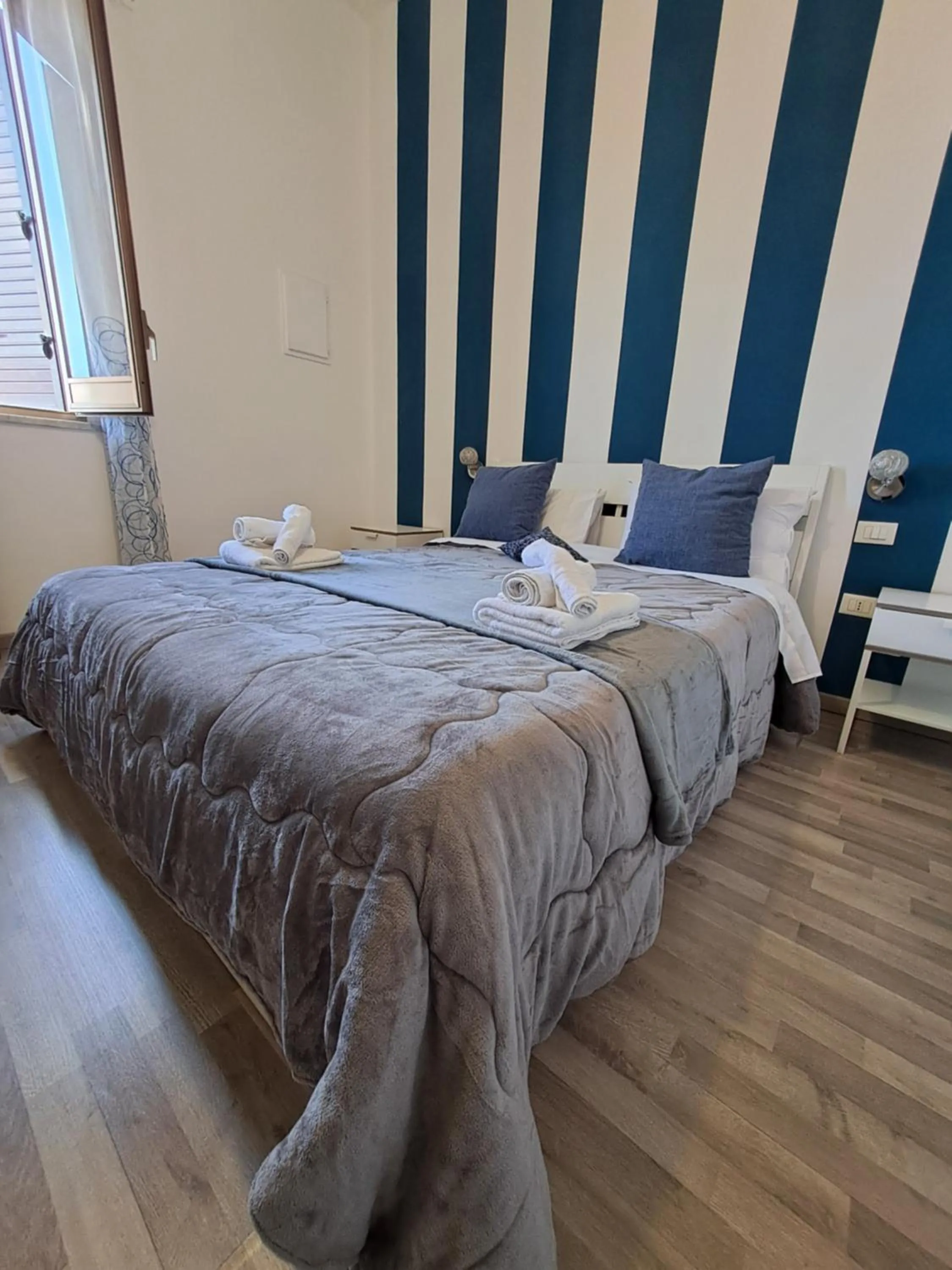 Photo of the whole room, Bed in Bedroom la stazione