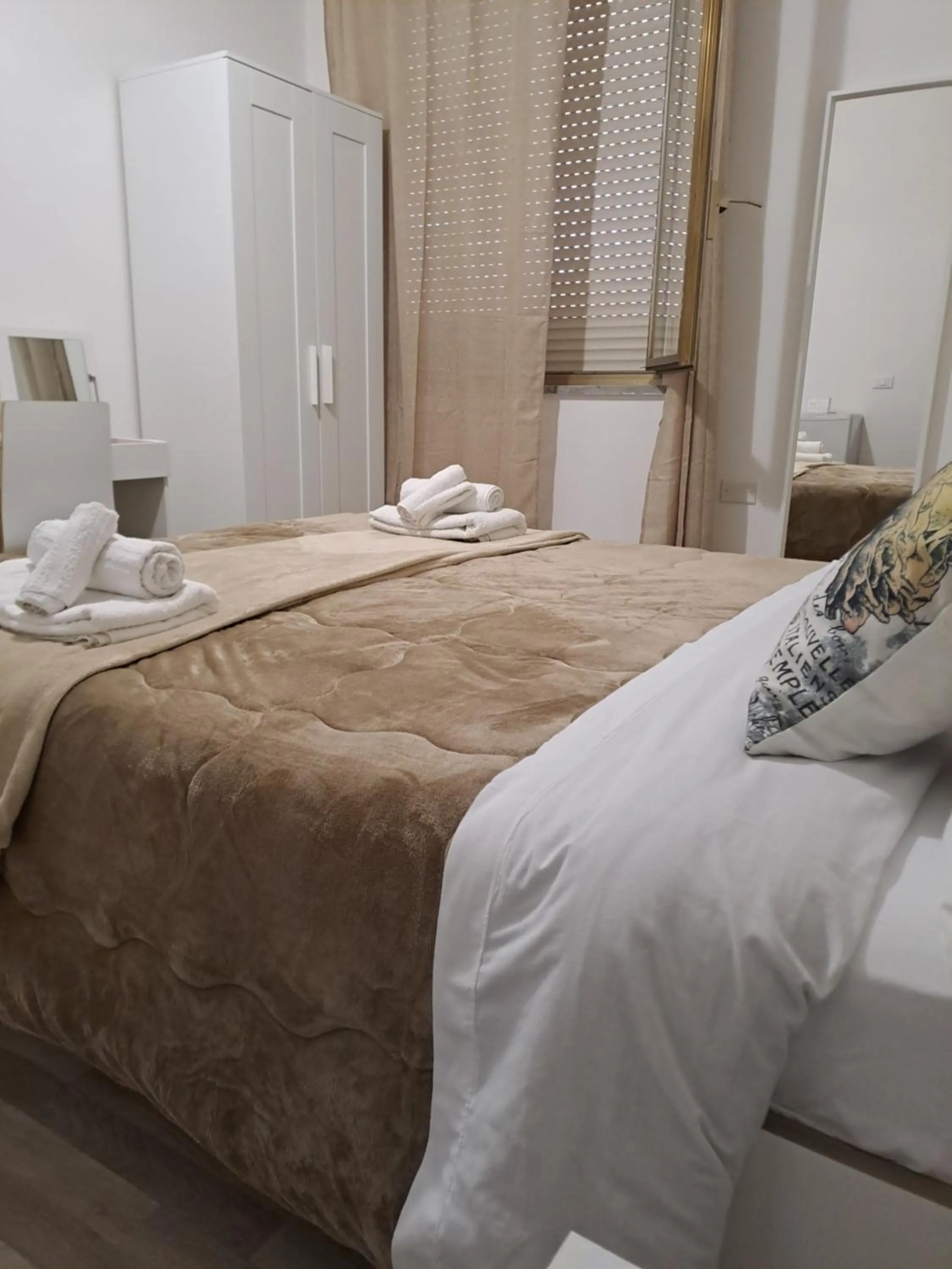 Bed in Bedroom la stazione