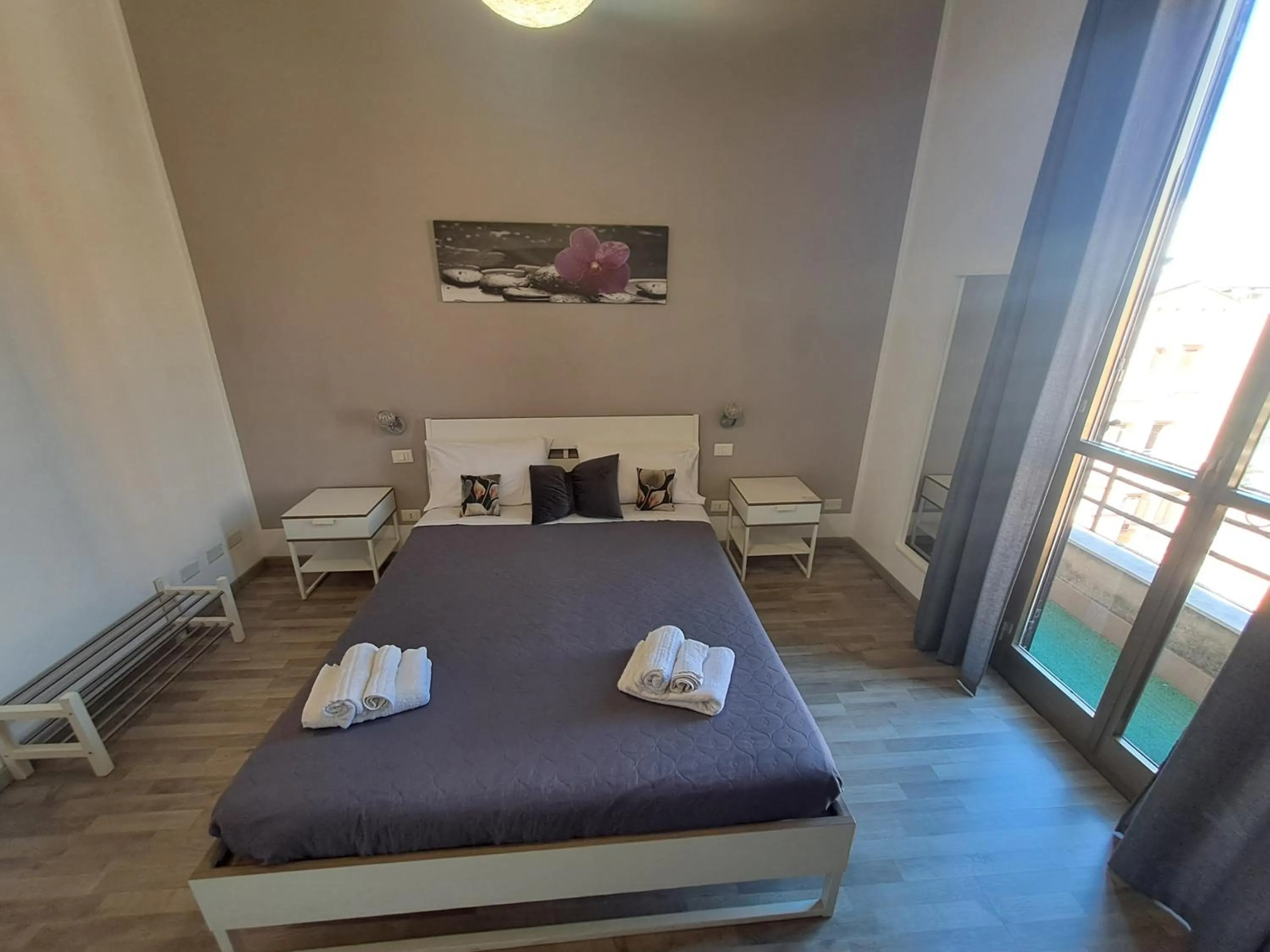 Bed in Bedroom la stazione