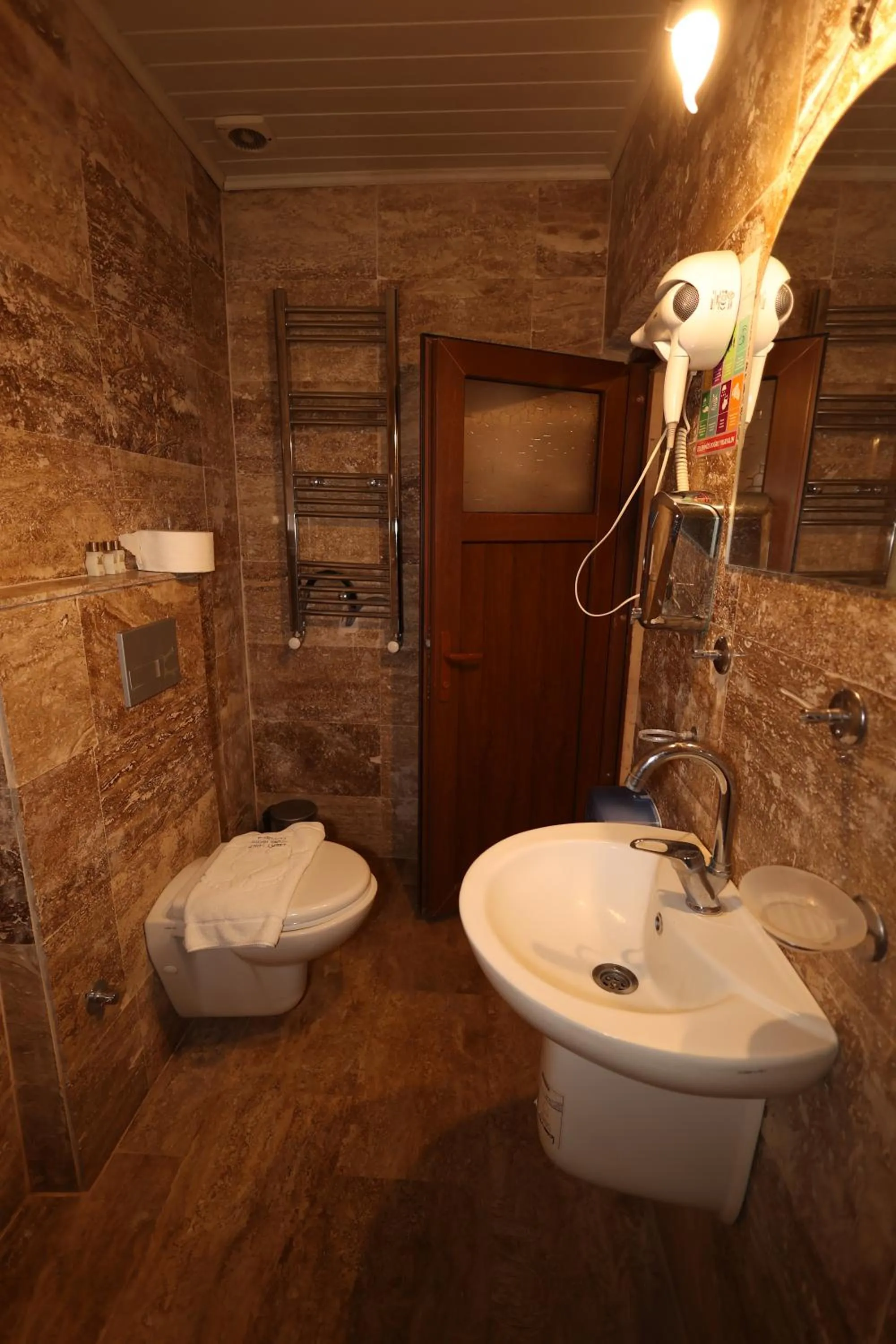 Bathroom in Lucky Luke Stone House