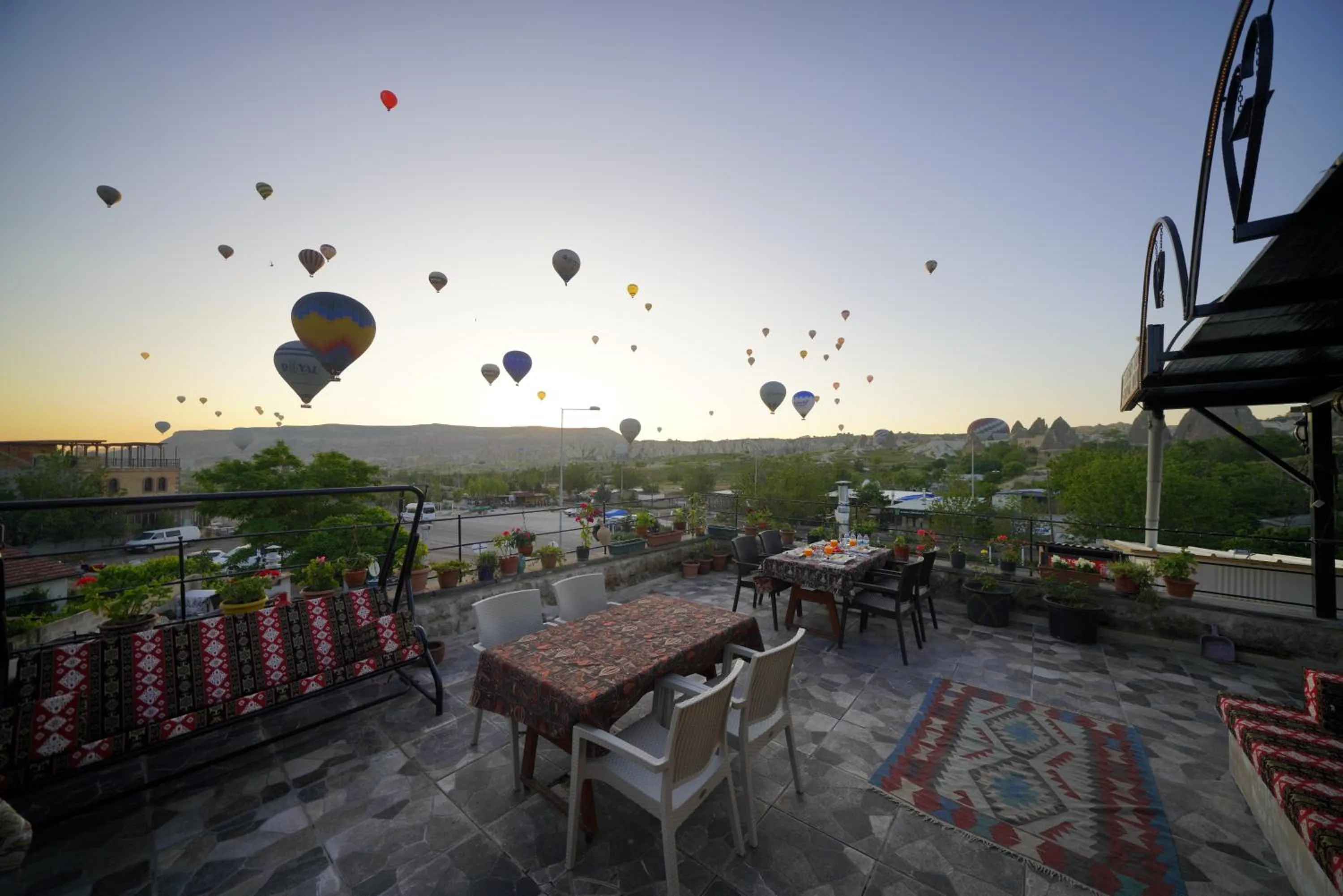 Sunrise in Lucky Luke Stone House