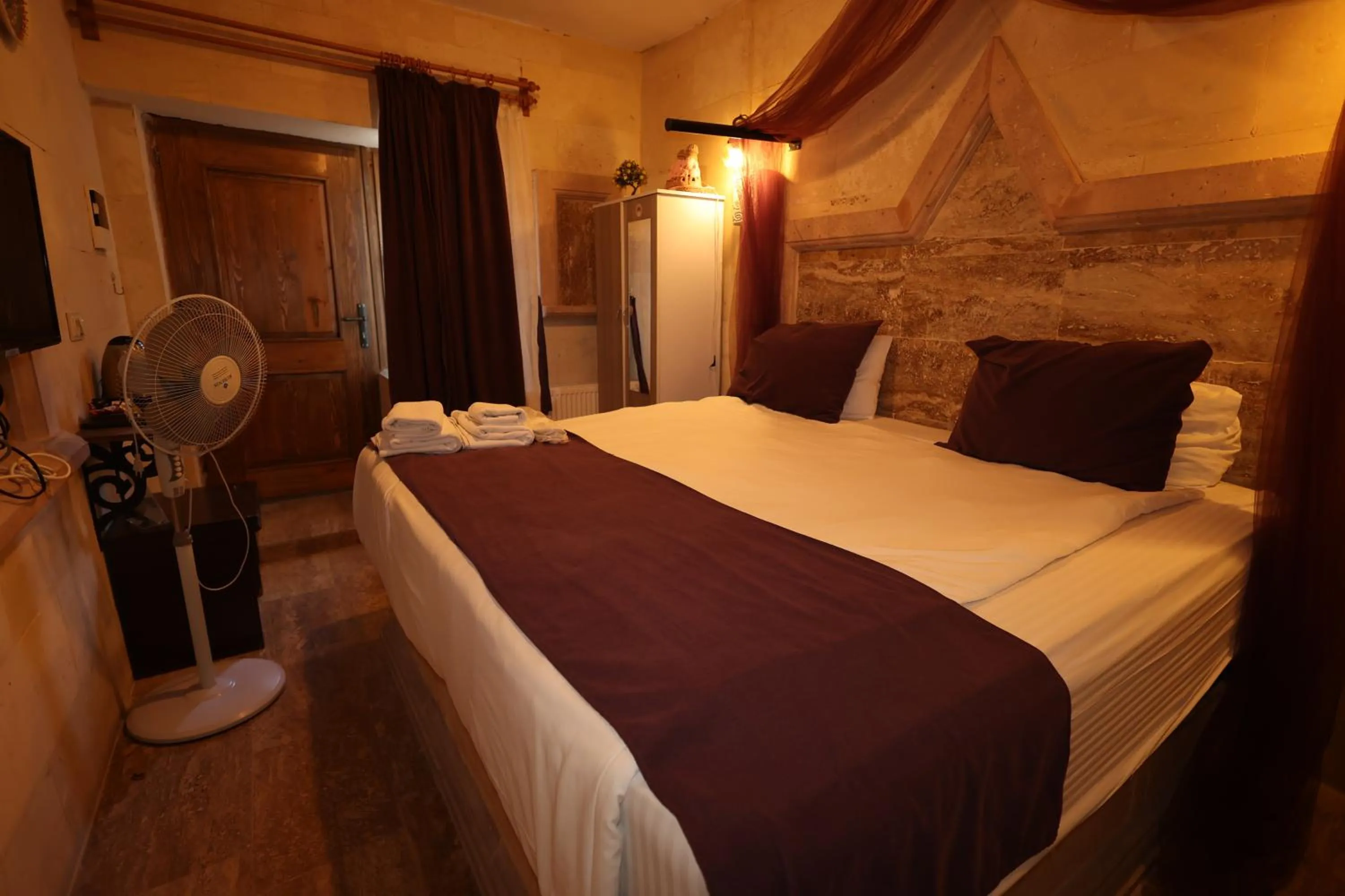 Bedroom, Bed in Lucky Luke Stone House