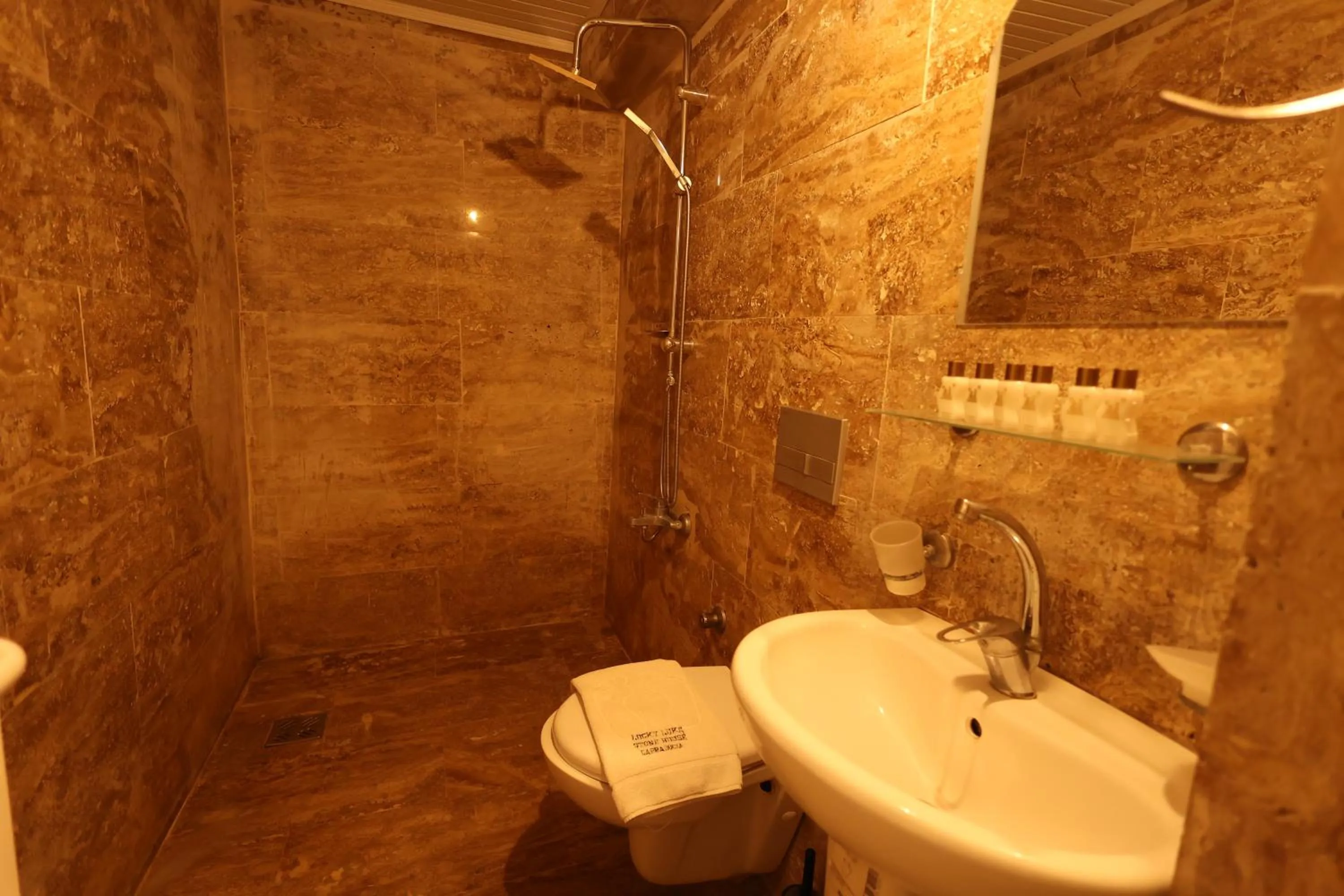 Bathroom in Lucky Luke Stone House