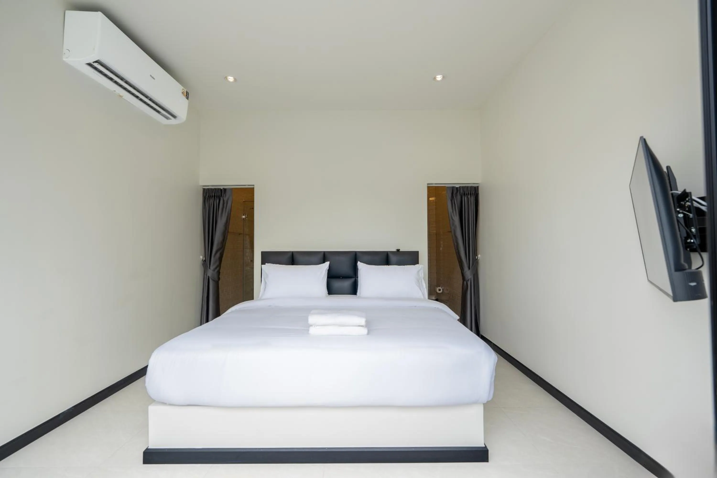 Bed in Skyline Resort