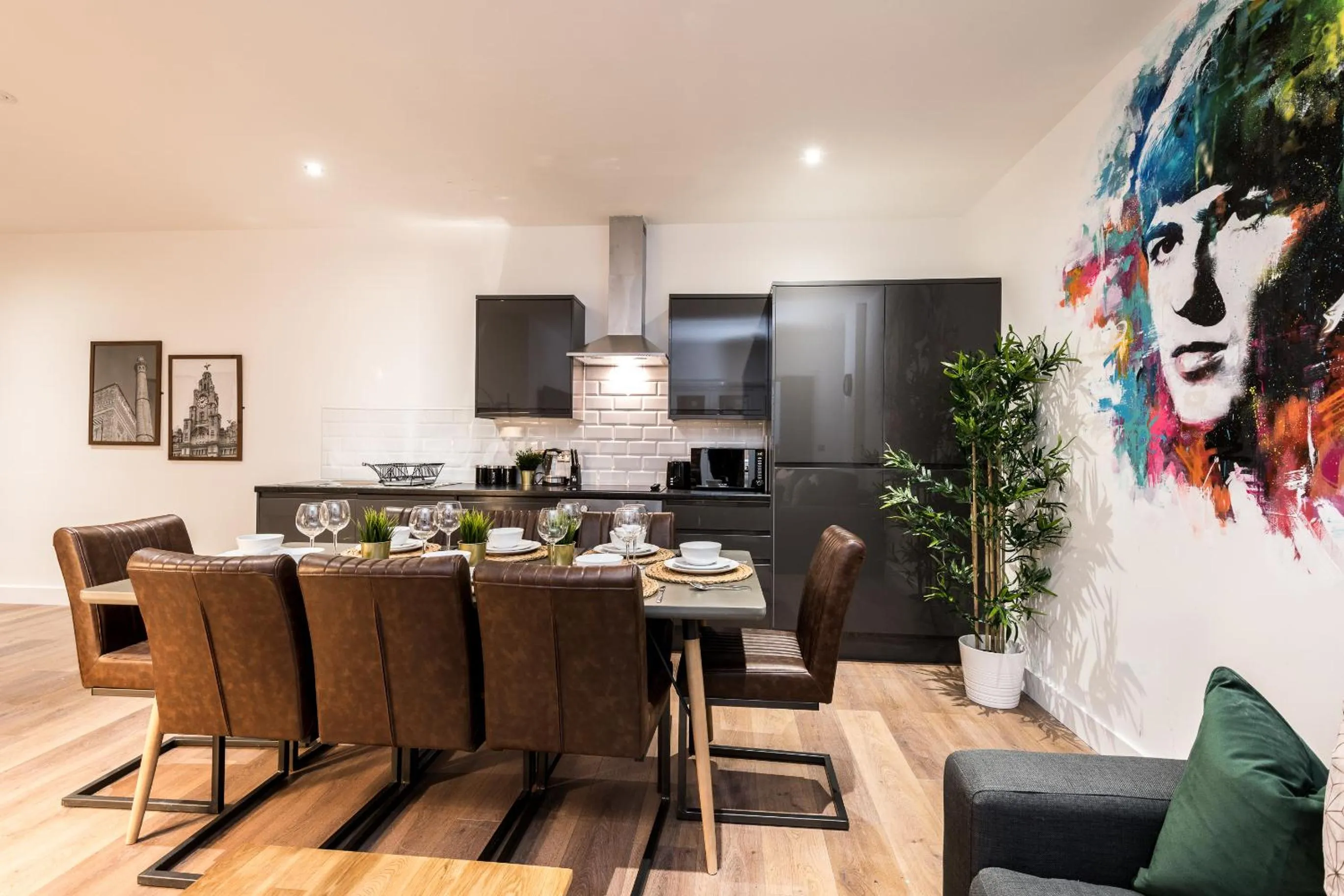 Dining area in SGT Peppers Mathew Street Apartments By Happy Days