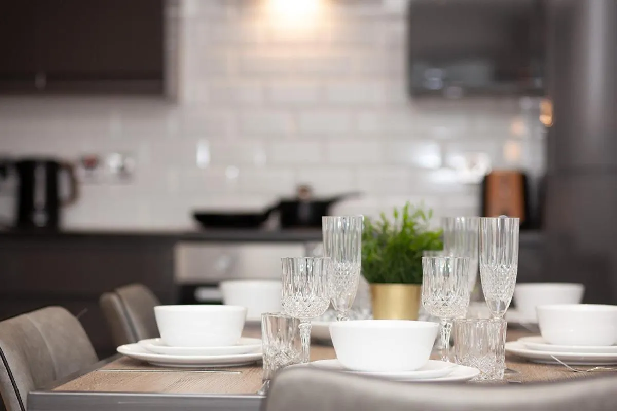 Dining area in SGT Peppers Mathew Street Apartments By Happy Days