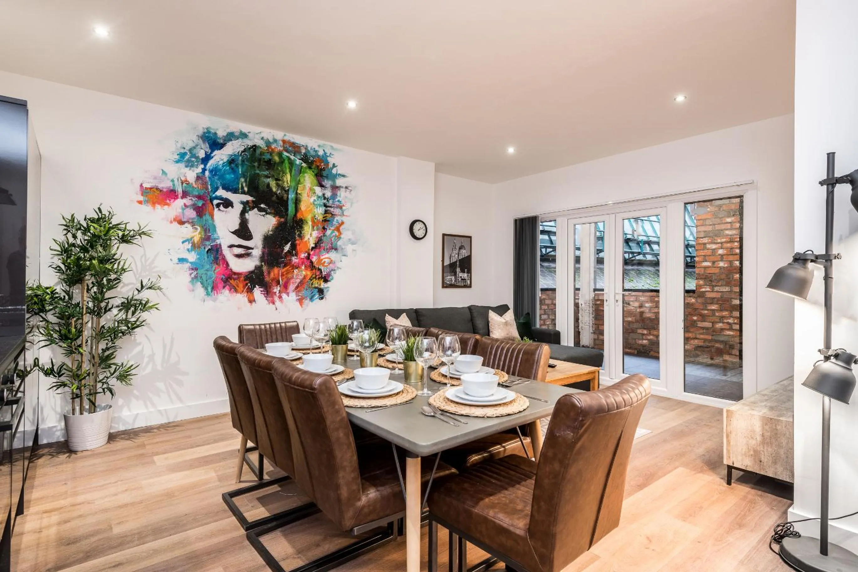 Dining area in SGT Peppers Mathew Street Apartments By Happy Days