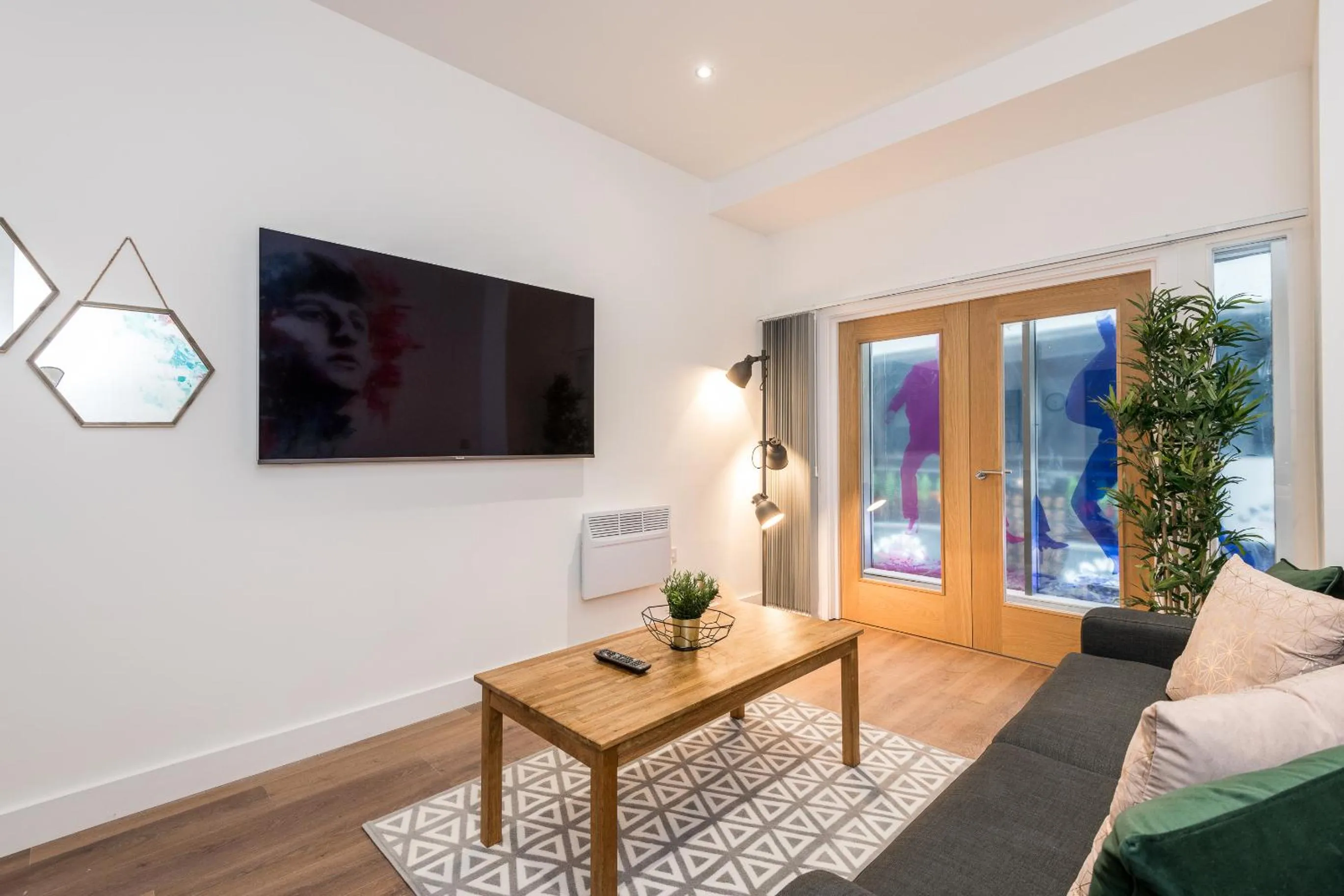 TV and multimedia in SGT Peppers Mathew Street Apartments By Happy Days