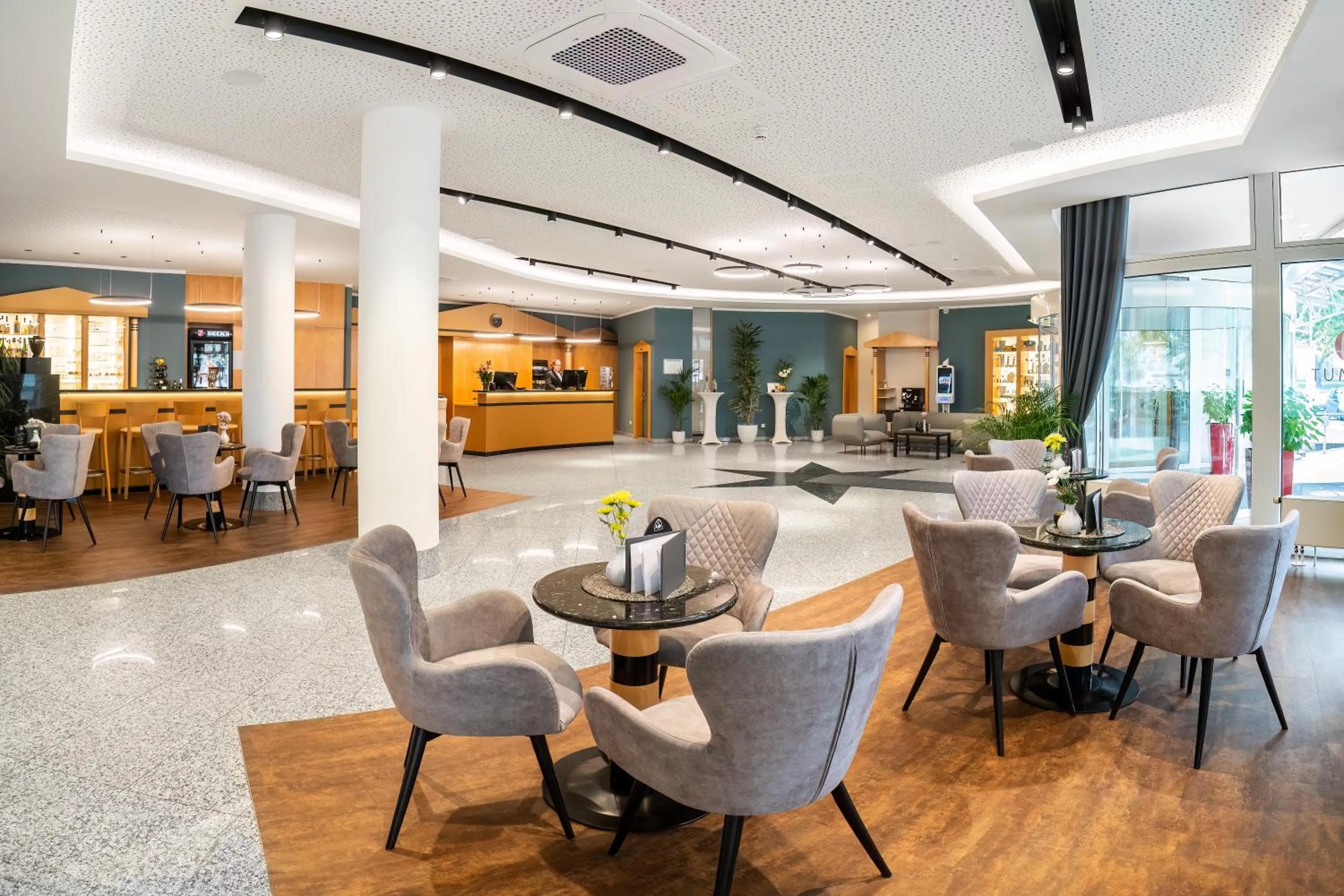 Lounge or bar in AZIMUT Hotel Dresden